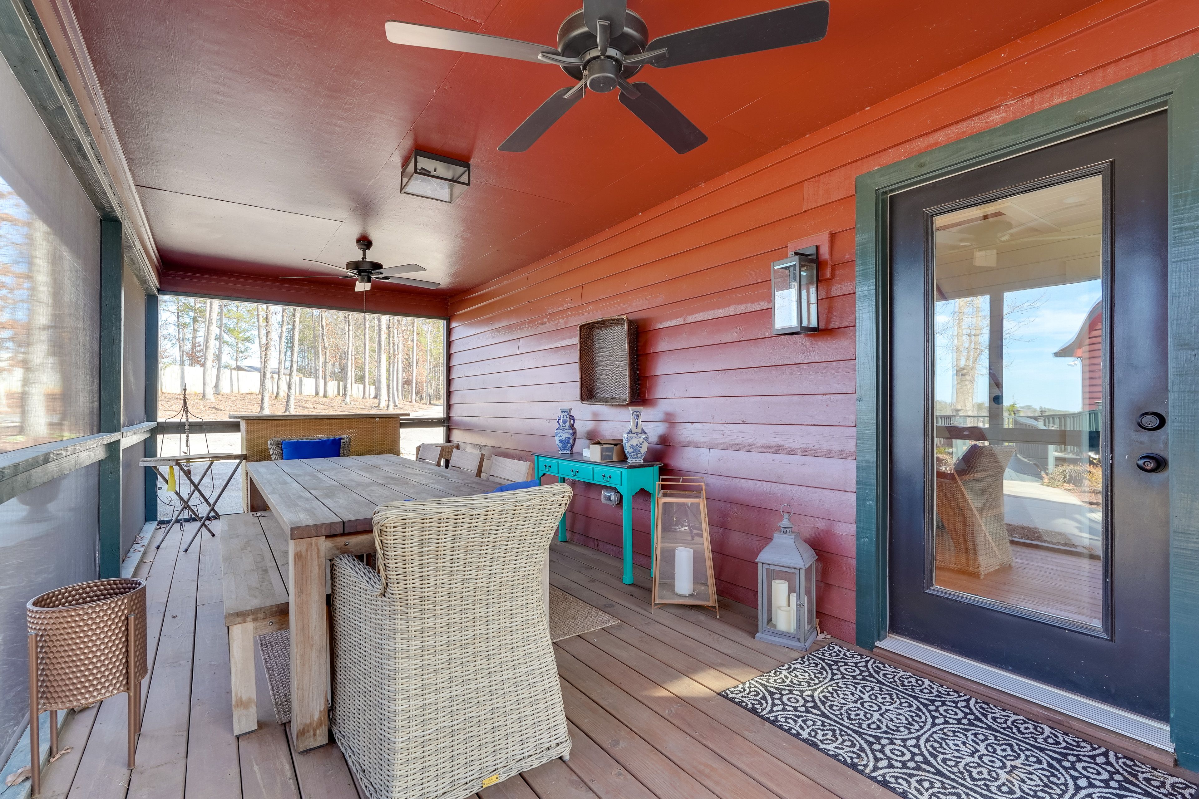 Screened-In Porch | Dining Area