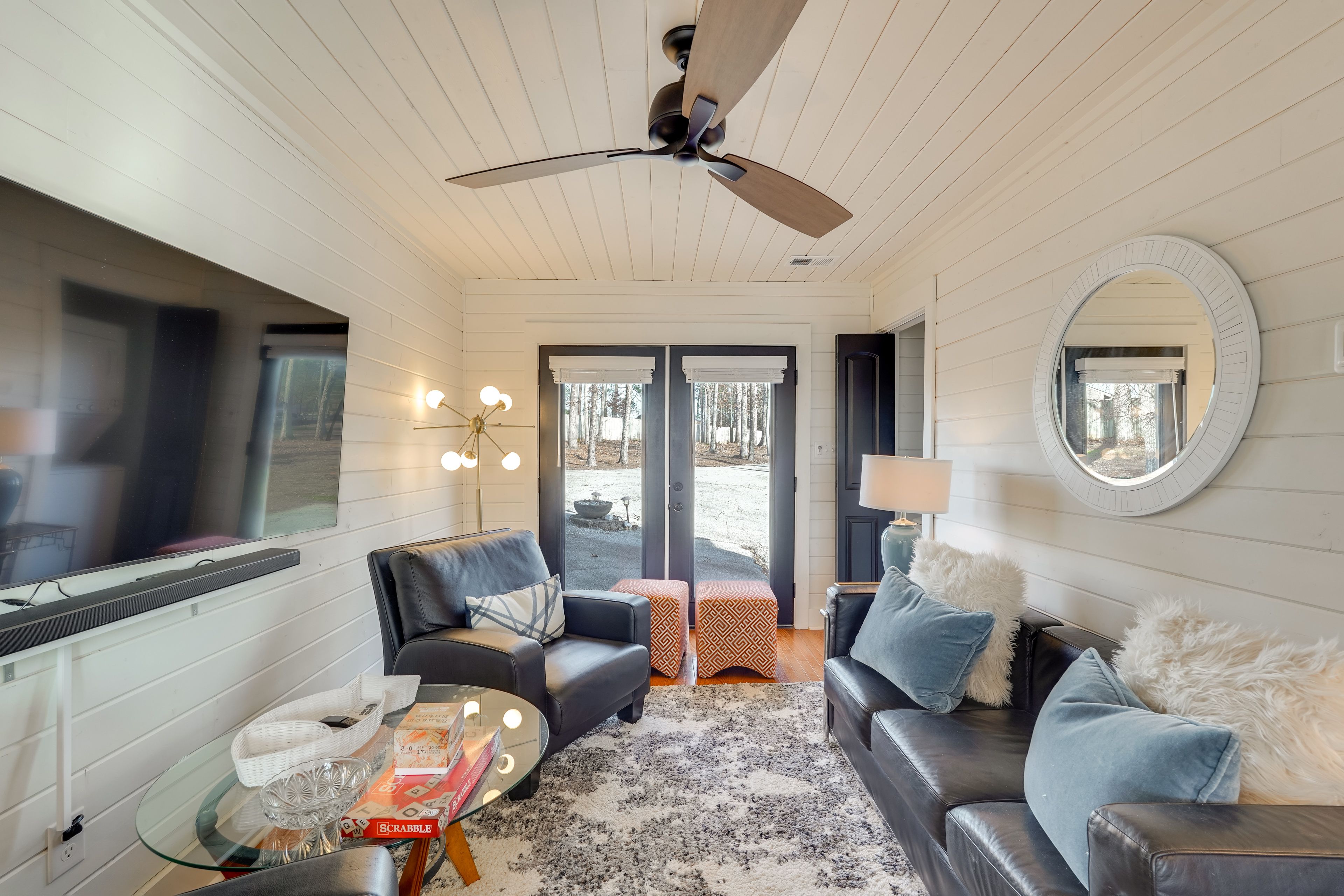 Living Room | Smart TV | Board Games | 1st Floor