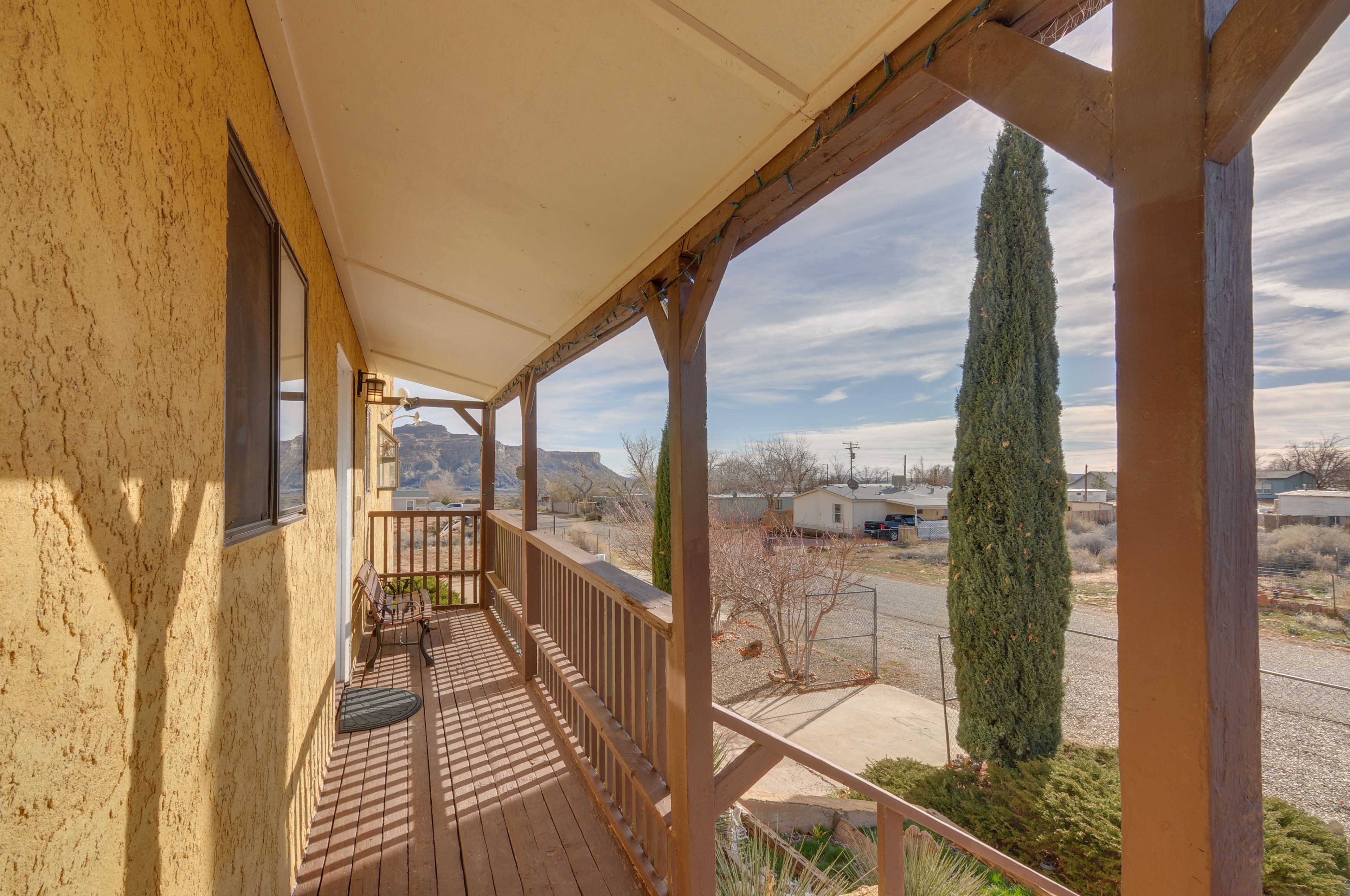 Building Exterior | Front Porch