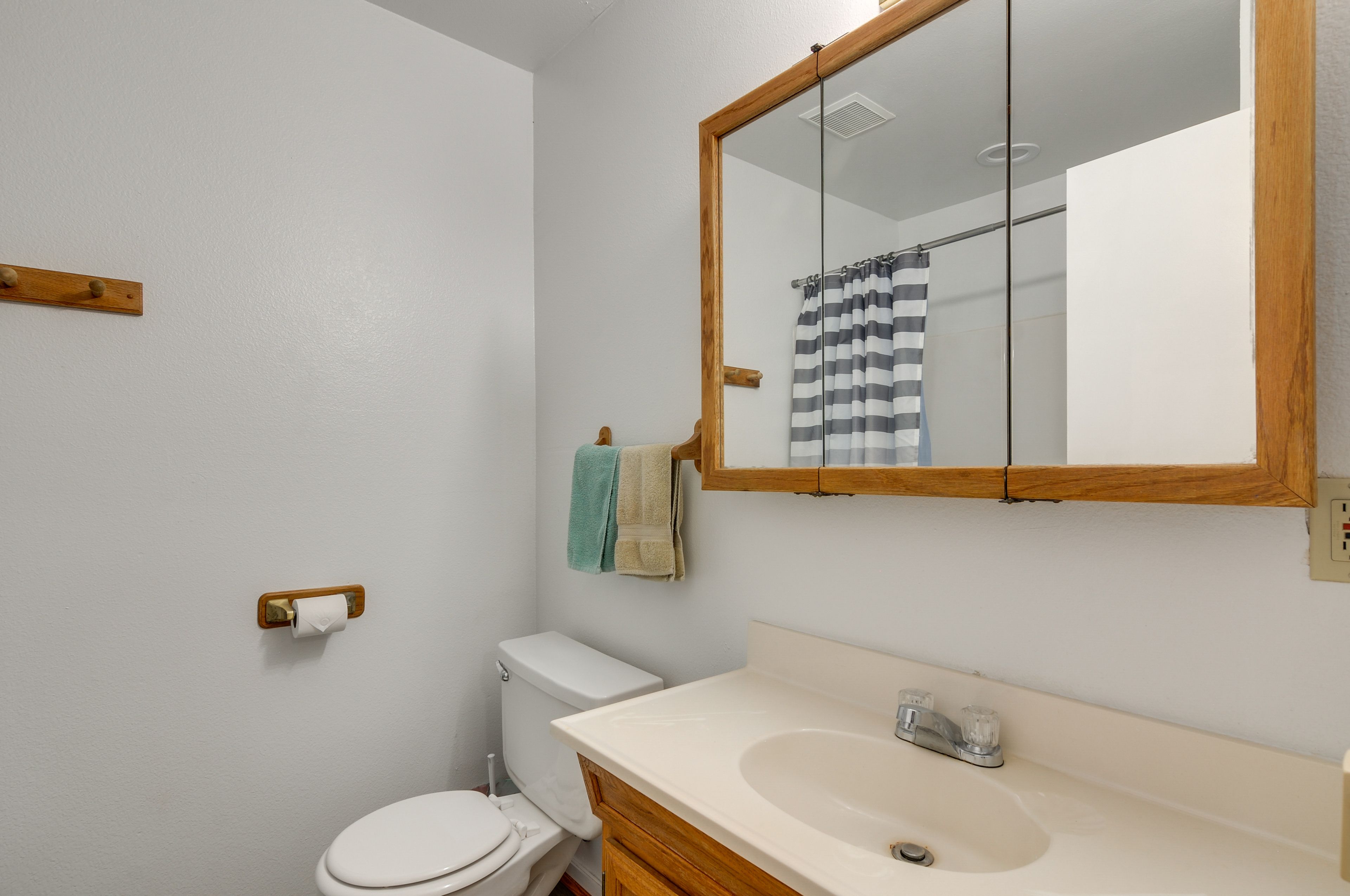 Bathroom | 2nd Floor