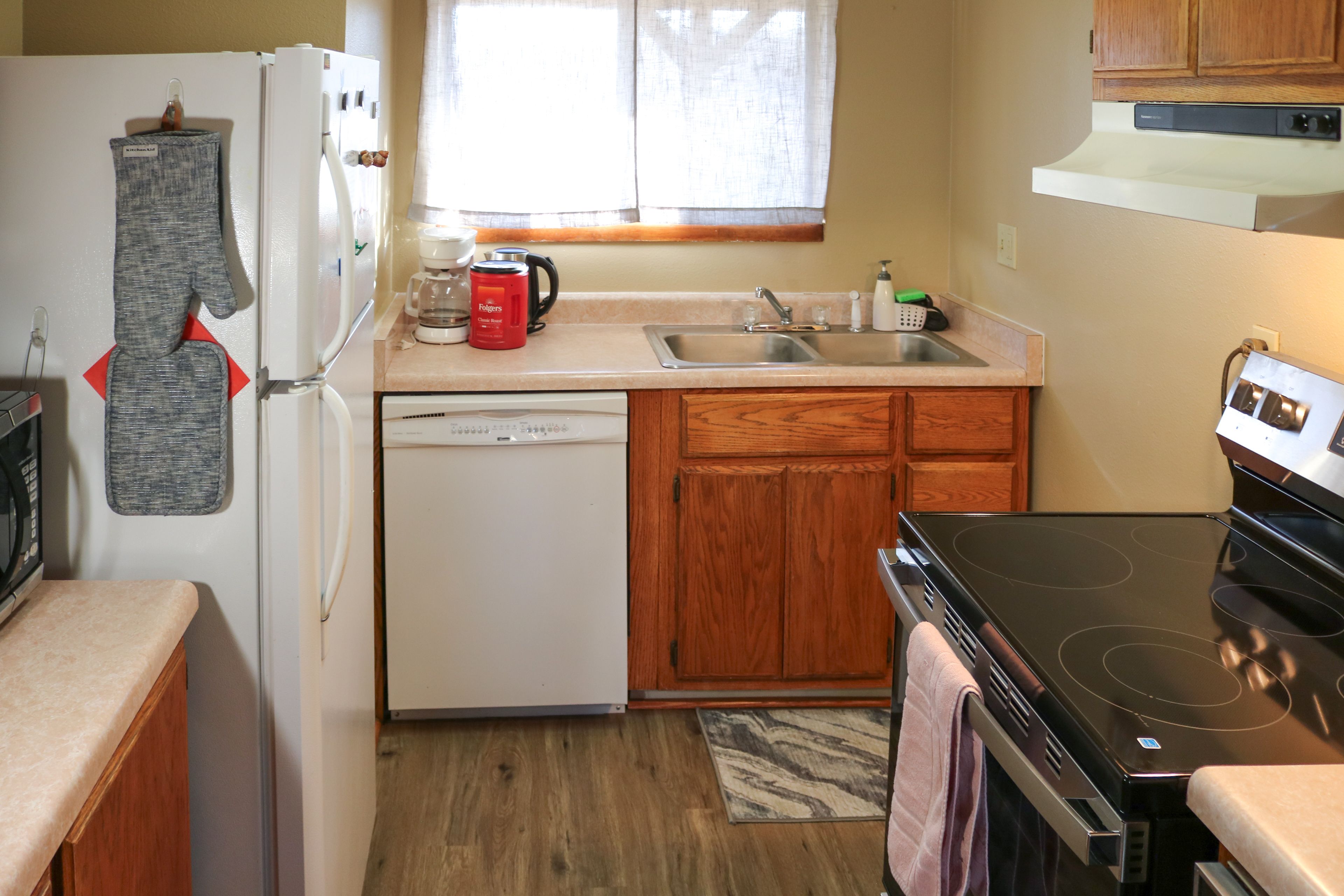 Kitchen | Toaster | Spices | 1st Floor