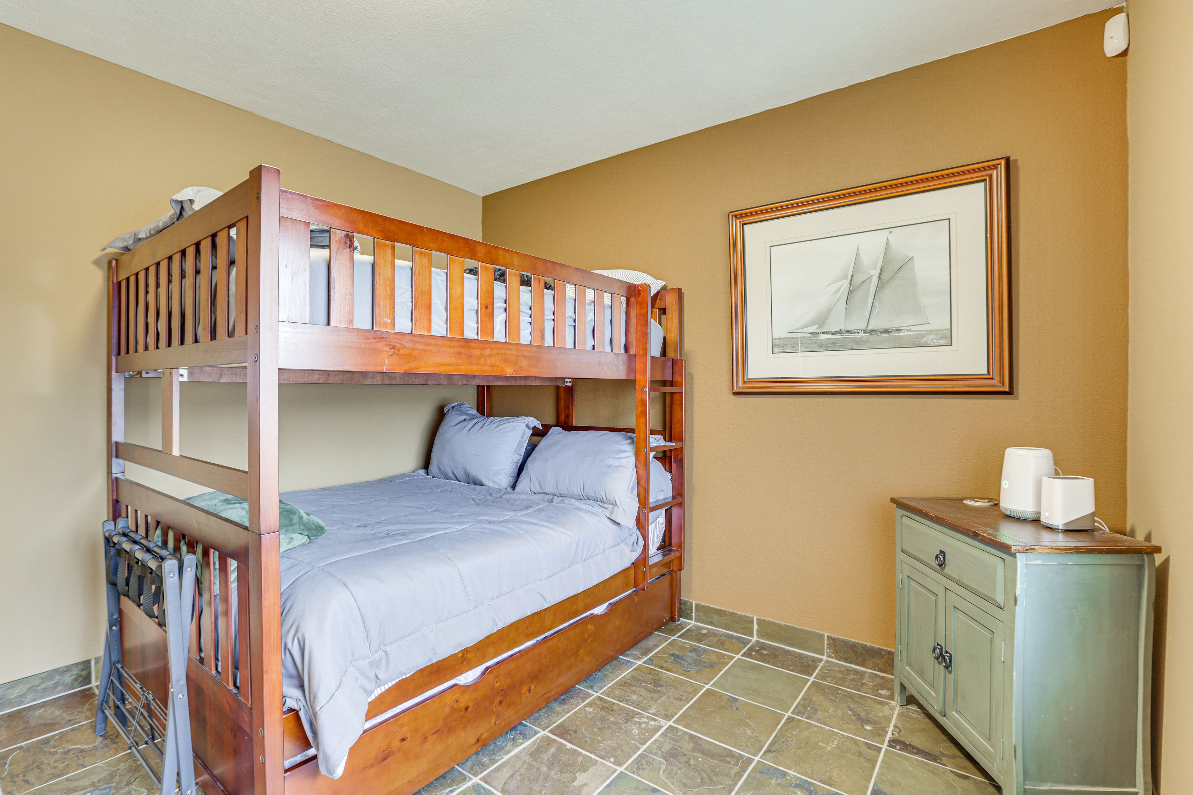 Bedroom 3 | Full Bunk Bed w/ Twin Trundle