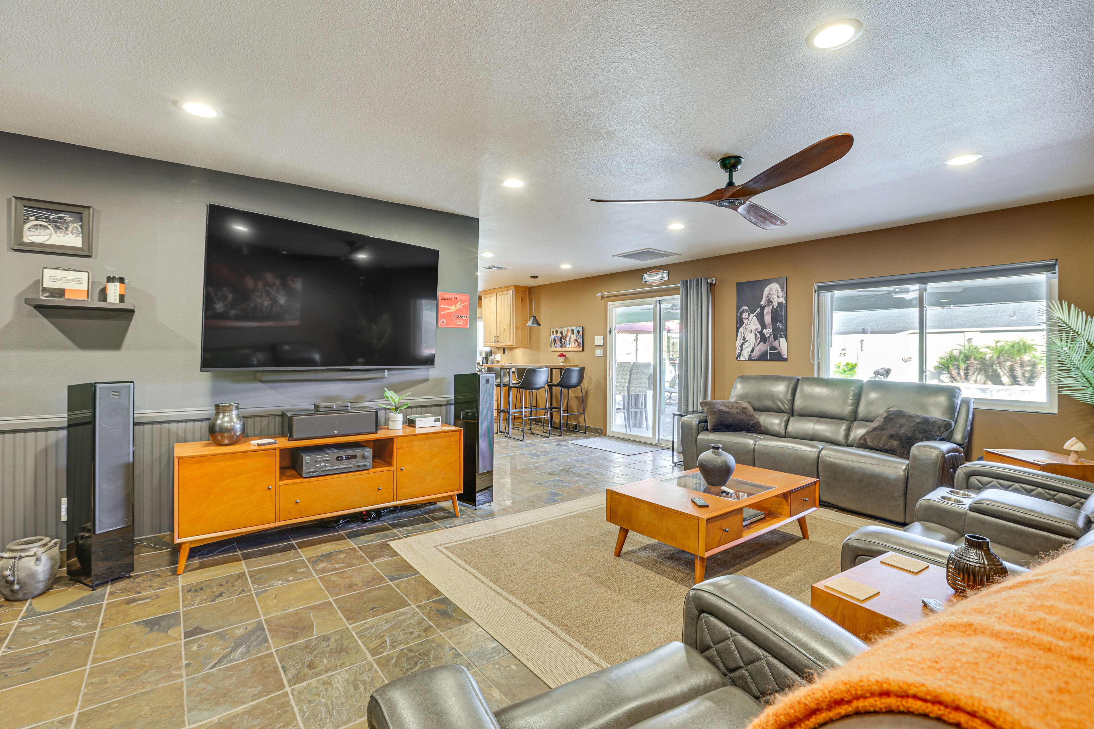 Living Room | Smart TV | Central A/C | Single-Story Home