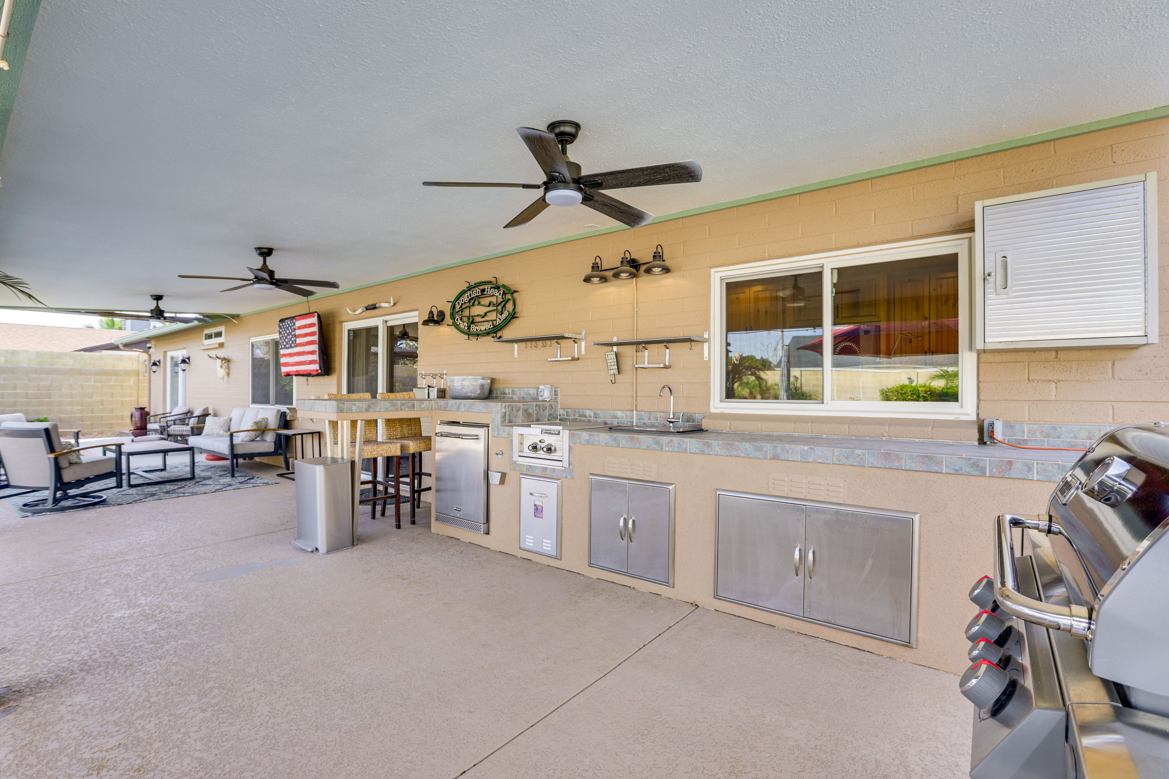 Outdoor Kitchen | Gas Grill | Prep Space