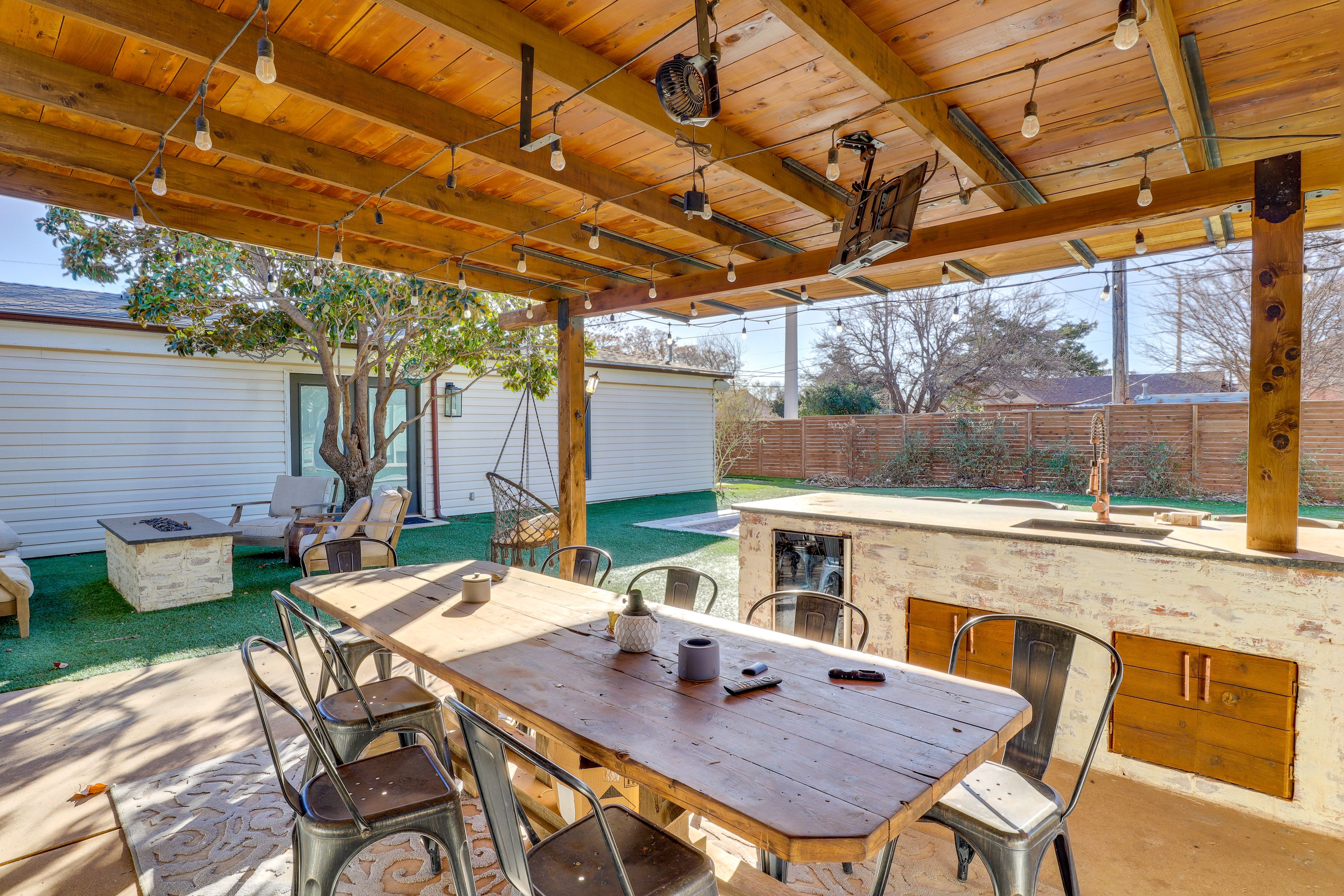 Lubbock Vacation Rental | 3BR | 2.5BA | 2,687 Sq Ft | 2 Steps Required