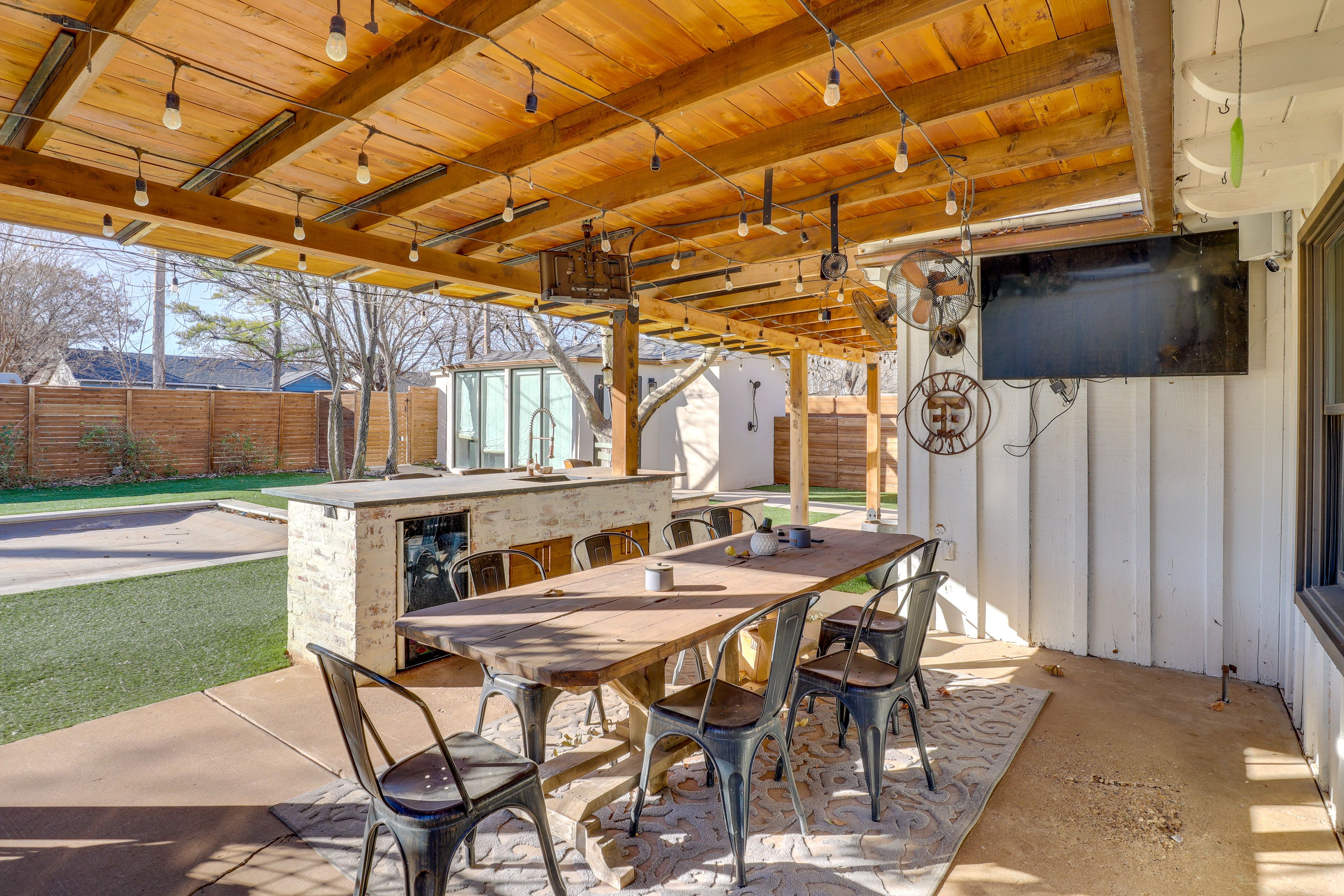 Covered Patio | Smart TV