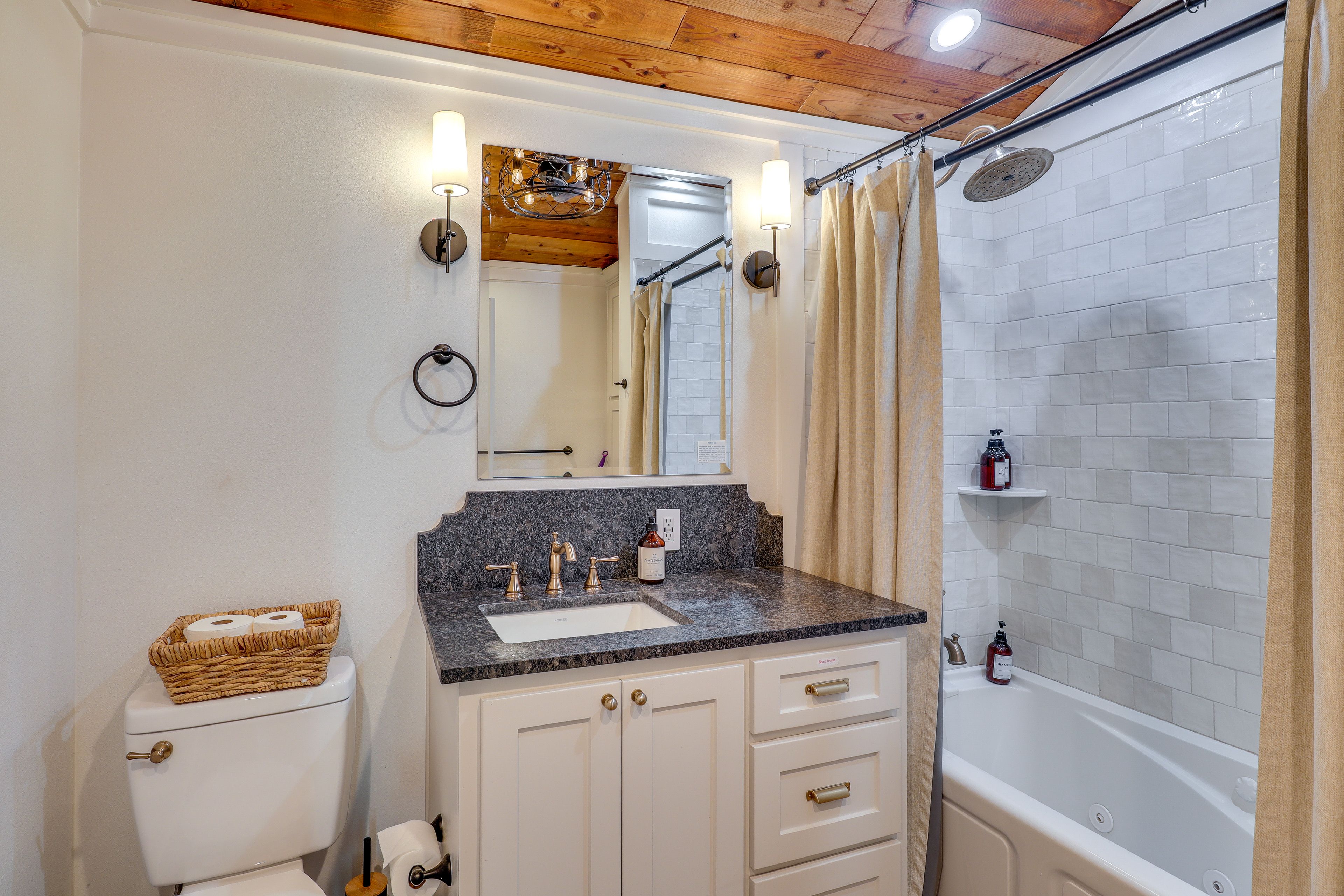 Bathroom | Towels Provided | Complimentary Toiletries