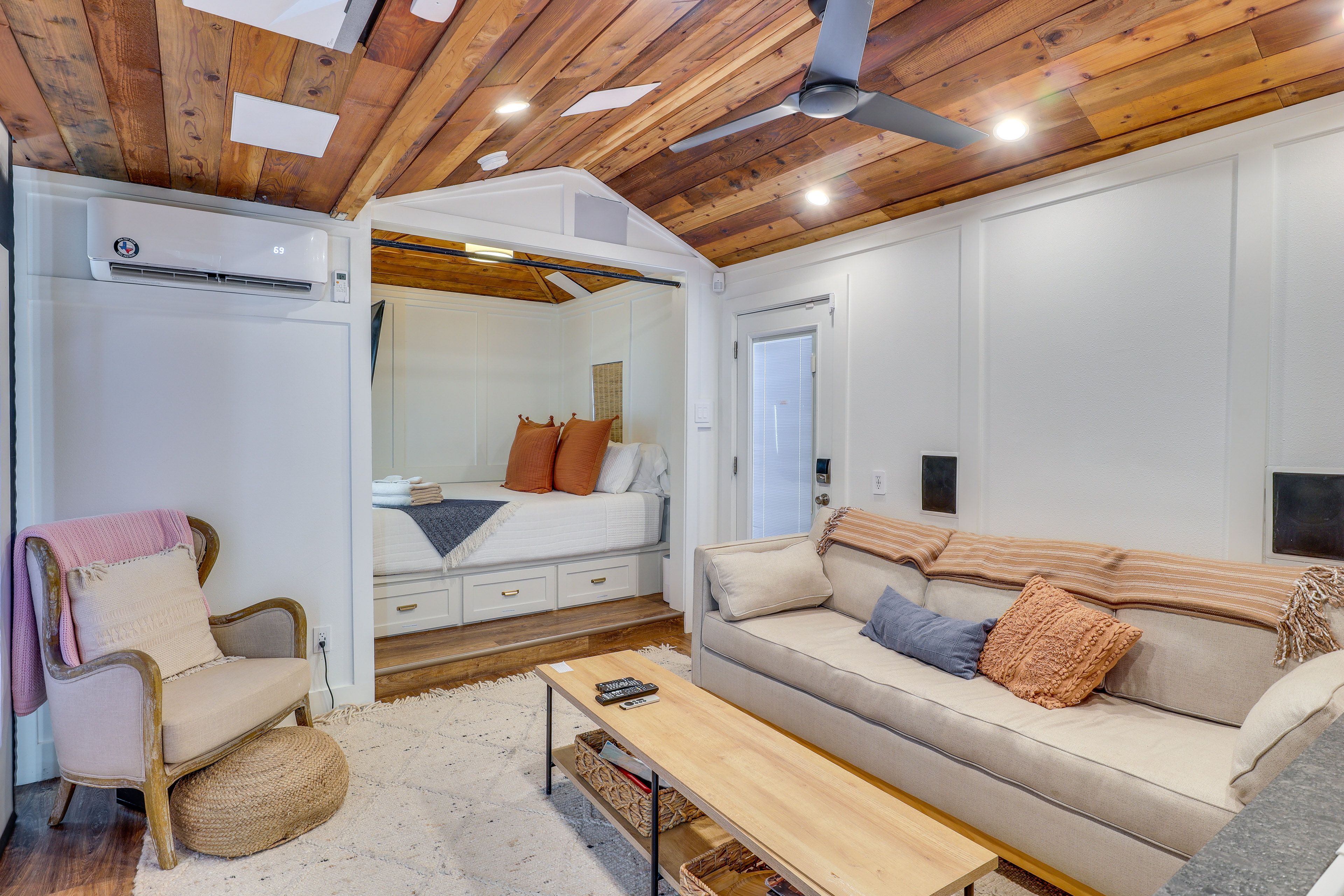 Studio Interior | Free WiFi