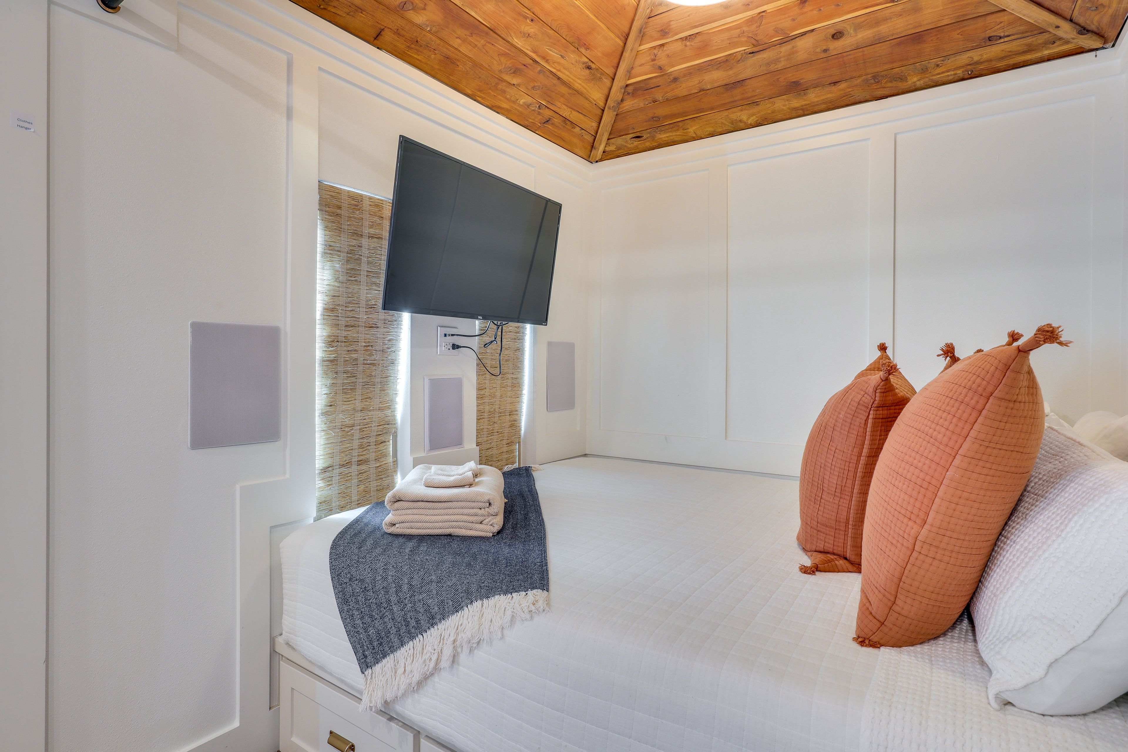 Sleeping Area | Smart TV