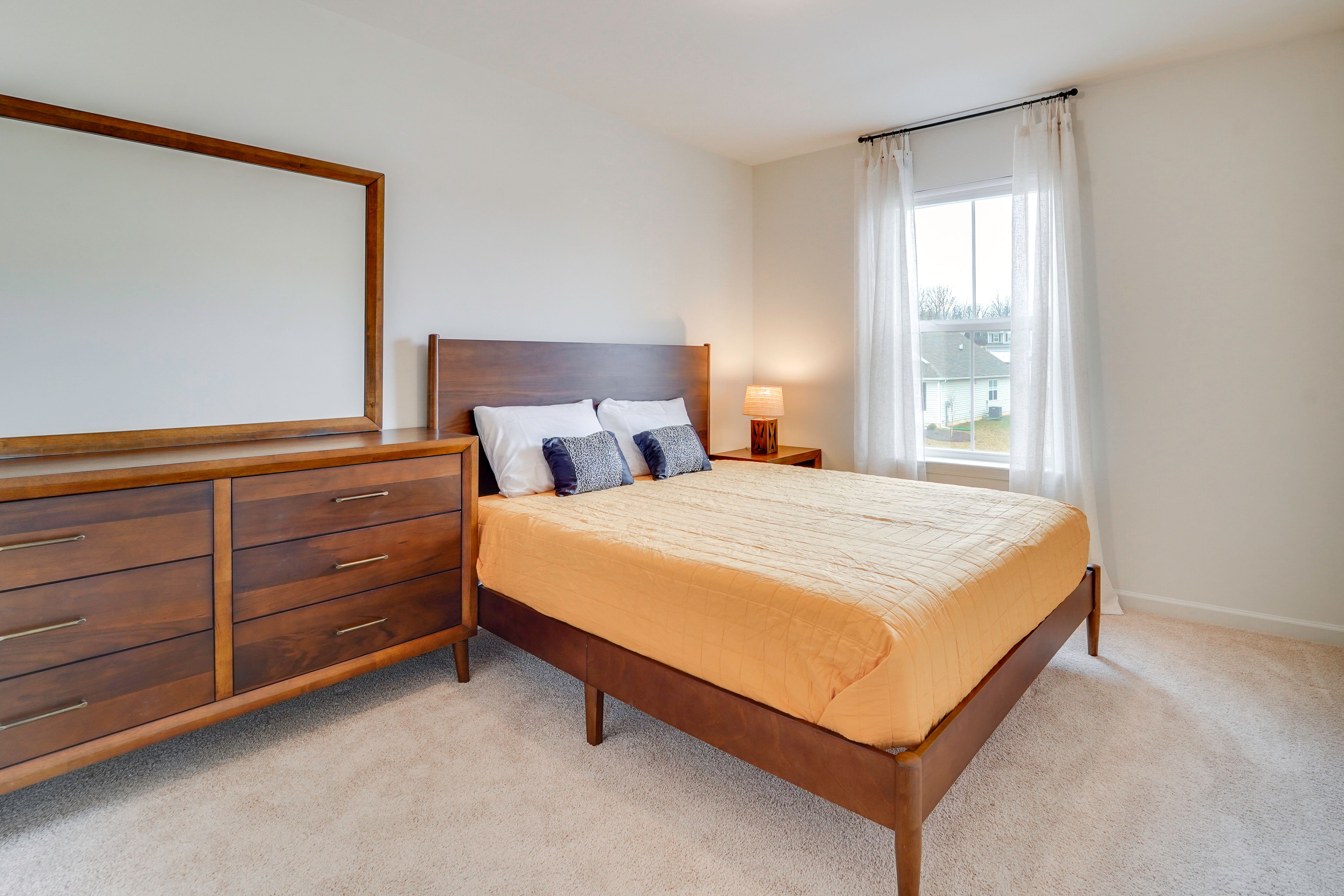 Bedroom 2 | 2nd Floor | Queen Bed