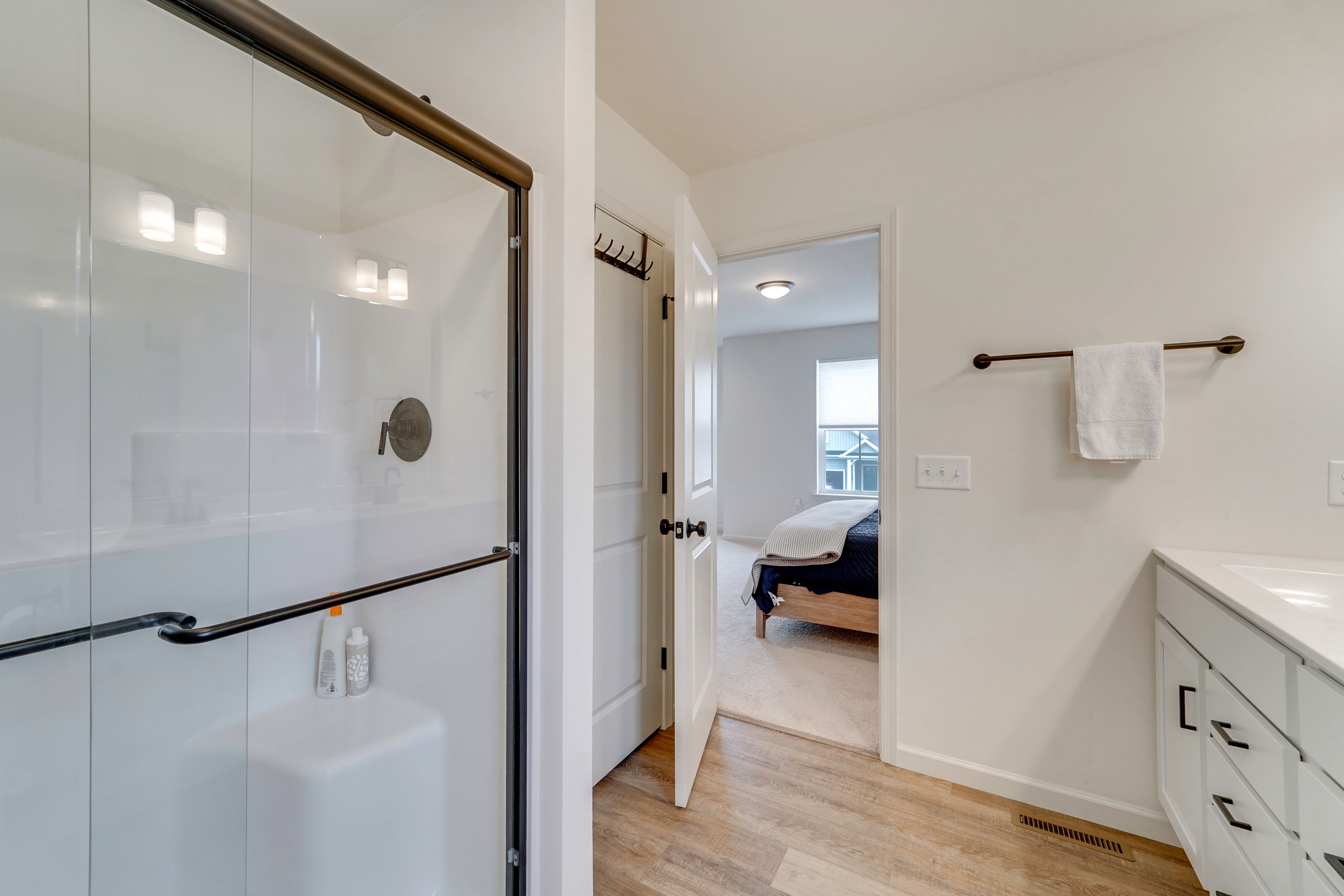 Full Bathroom | 2nd Floor