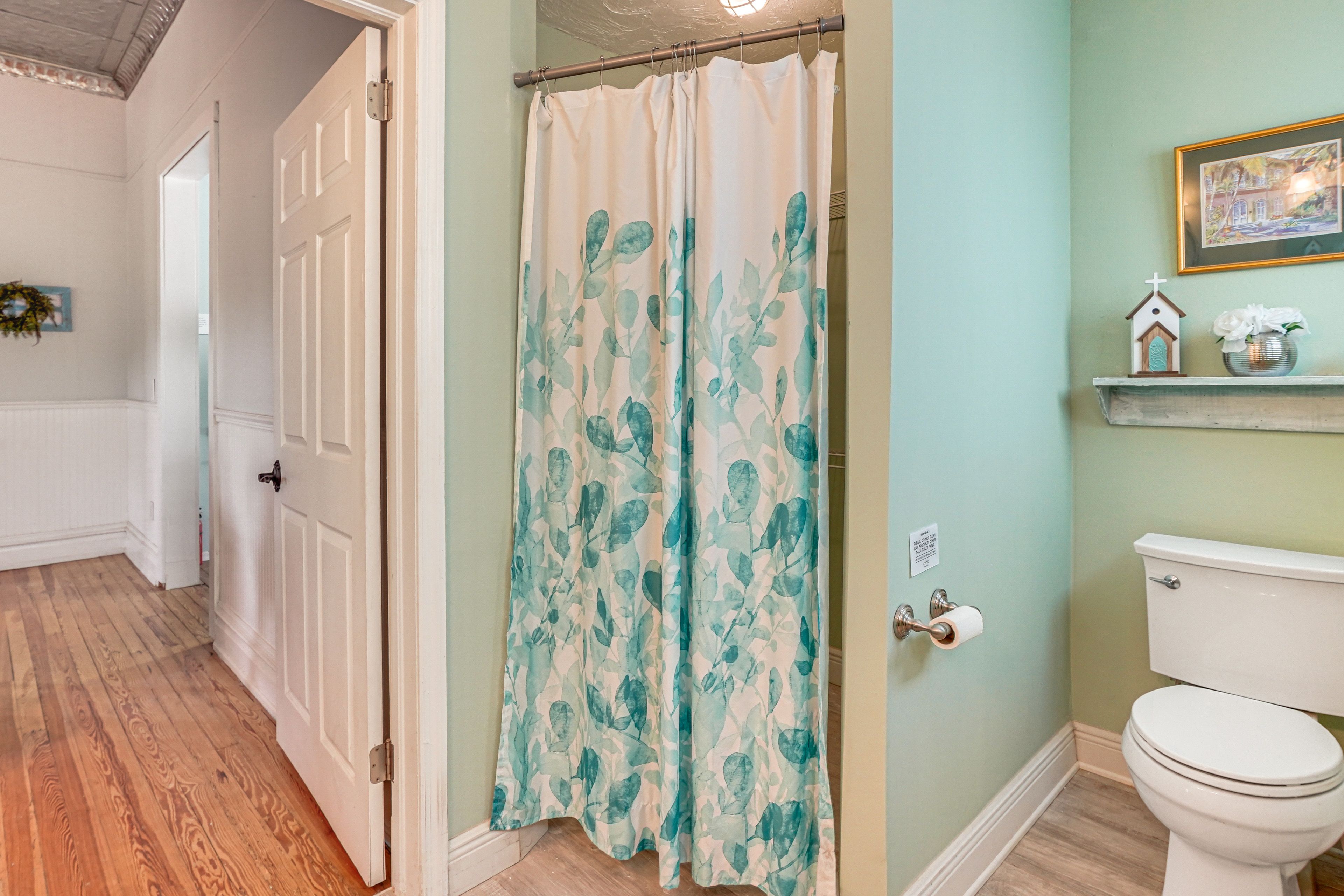 En-Suite Bathroom | 2nd Floor