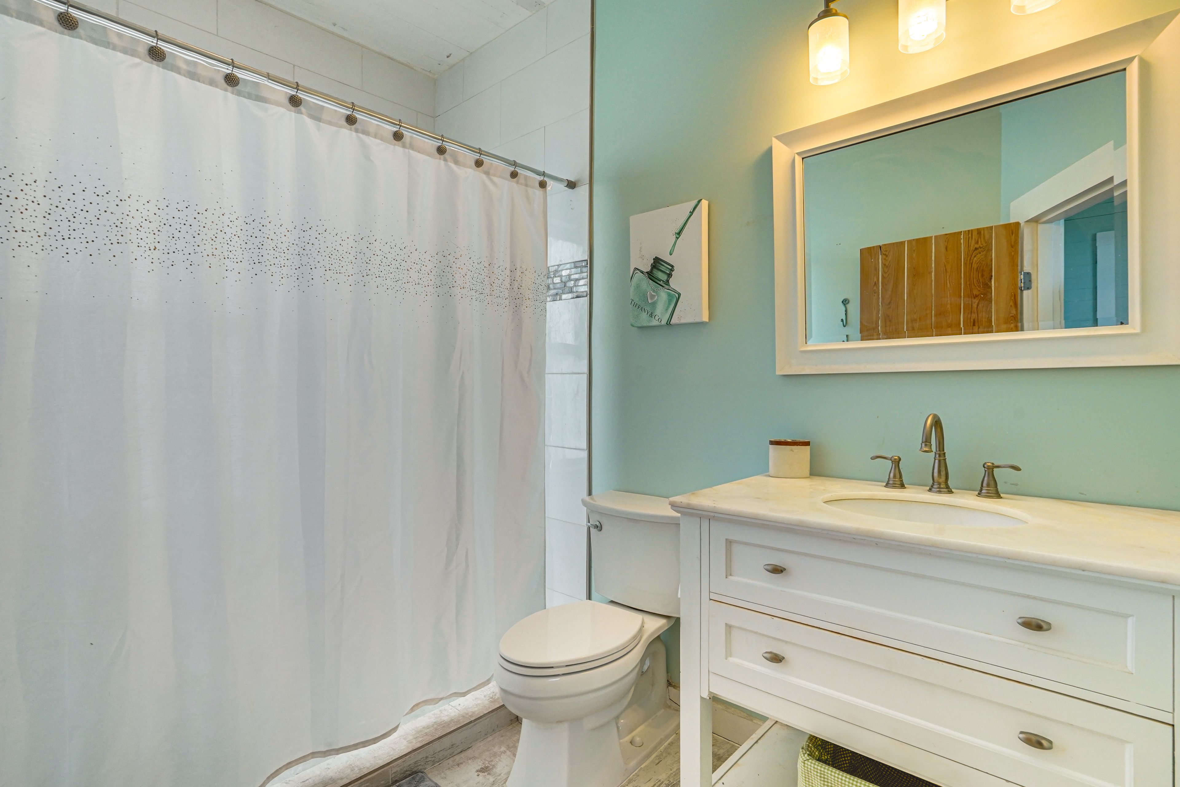 Full Bathroom | 1st Floor