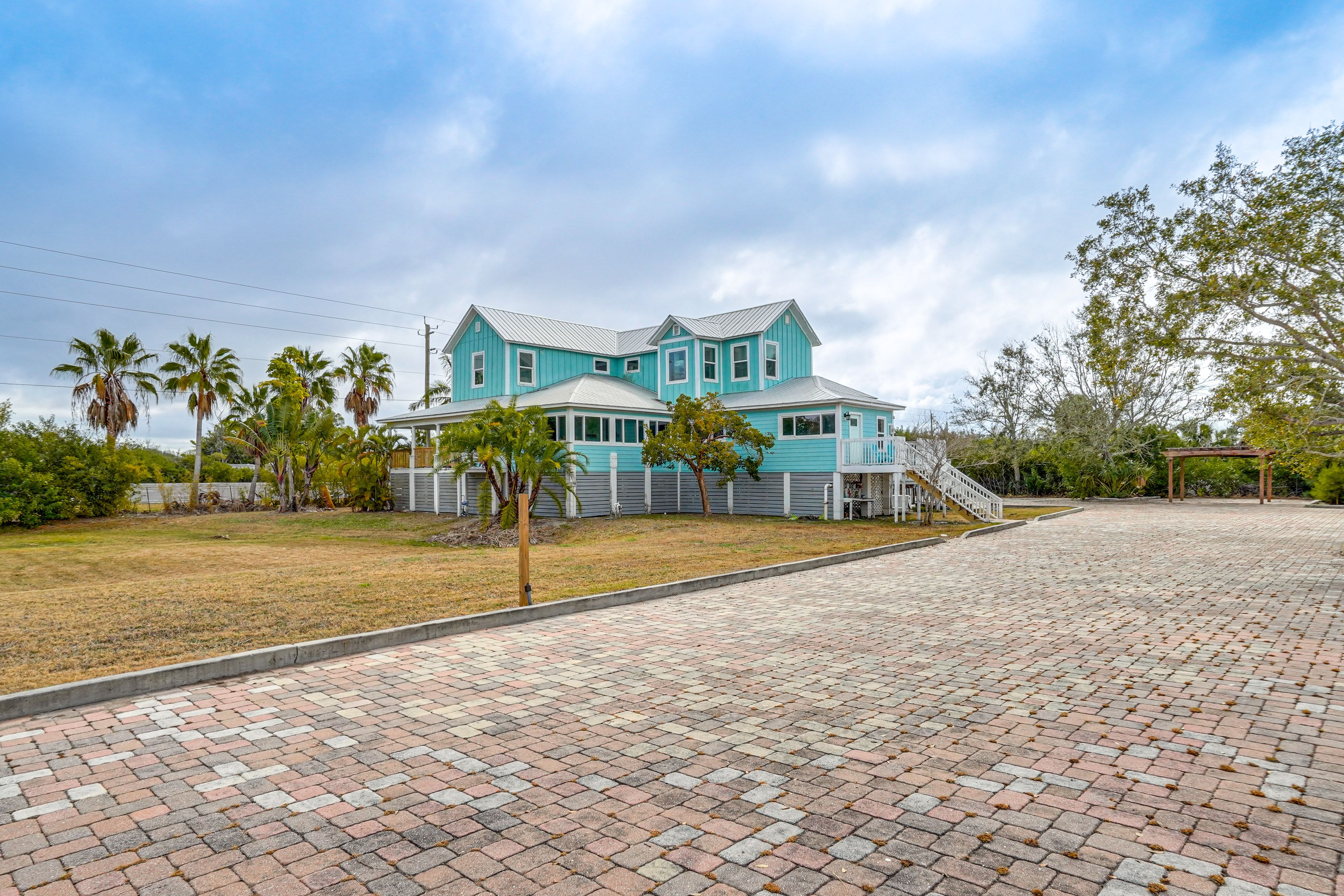 Parking | Driveway (10 Vehicles, RV, Boat & Jet Skis)