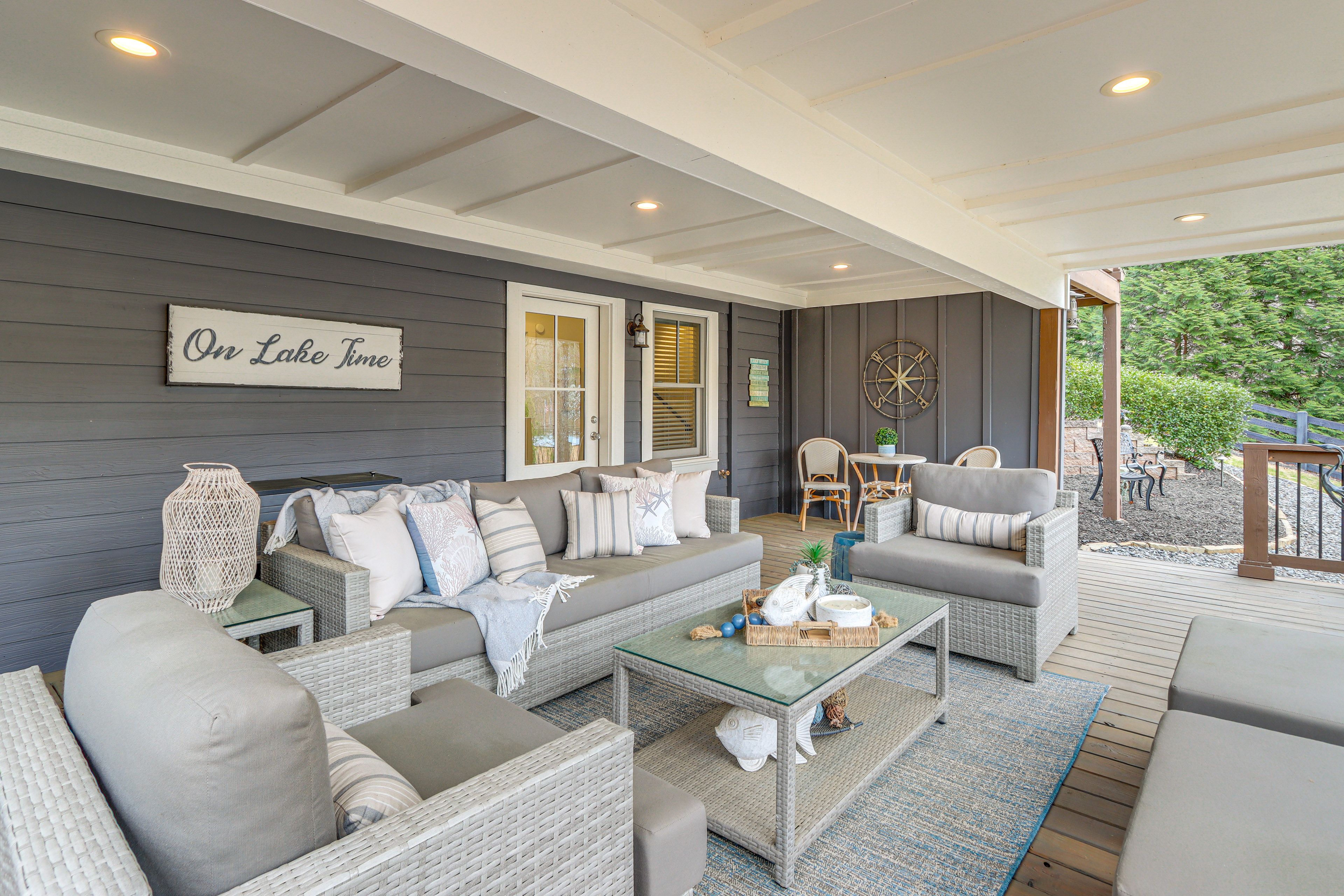Furnished Decks | Gas & Big Green Egg Grill | Wood-Burning Fire Pit