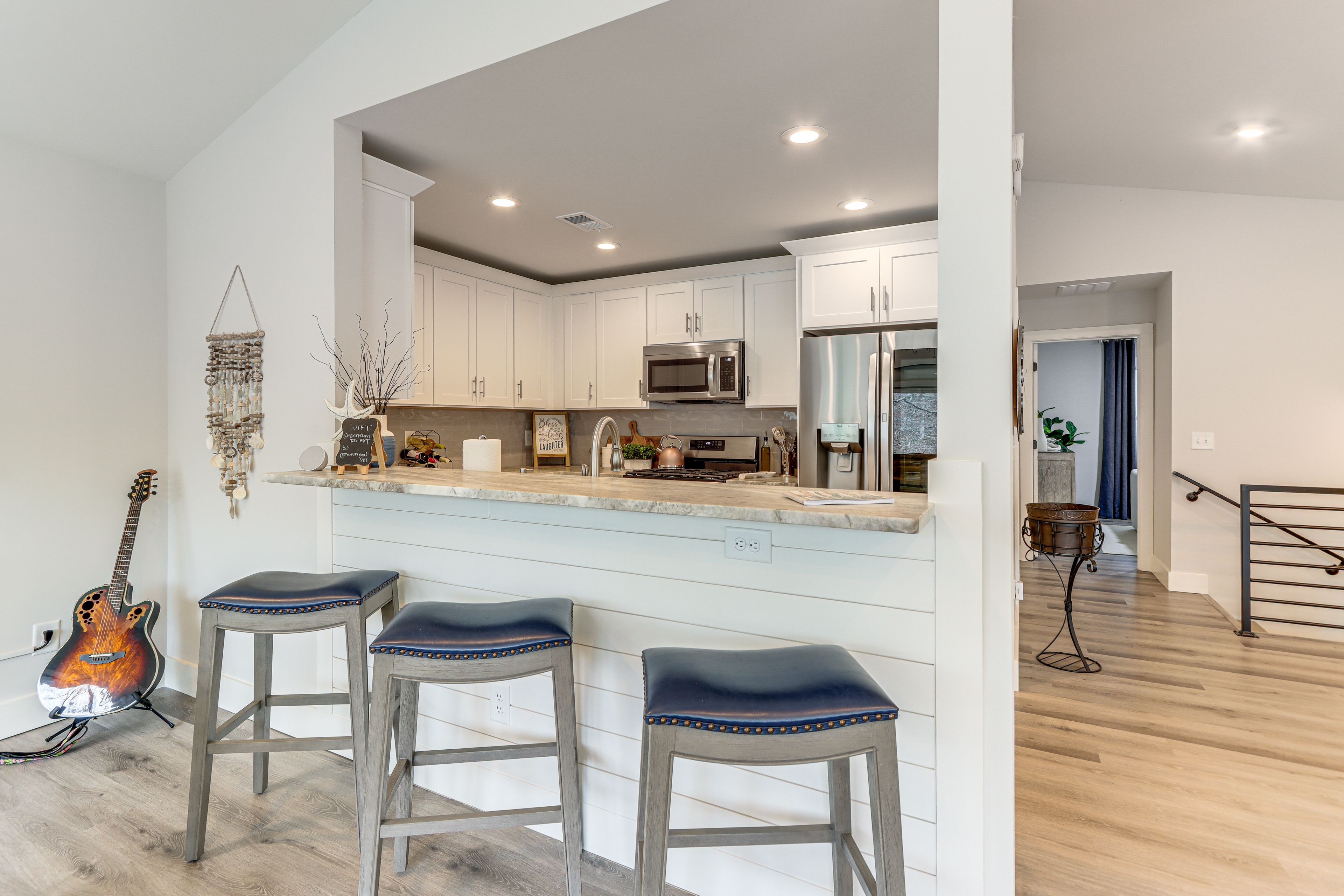 Breakfast Bar | Main Floor