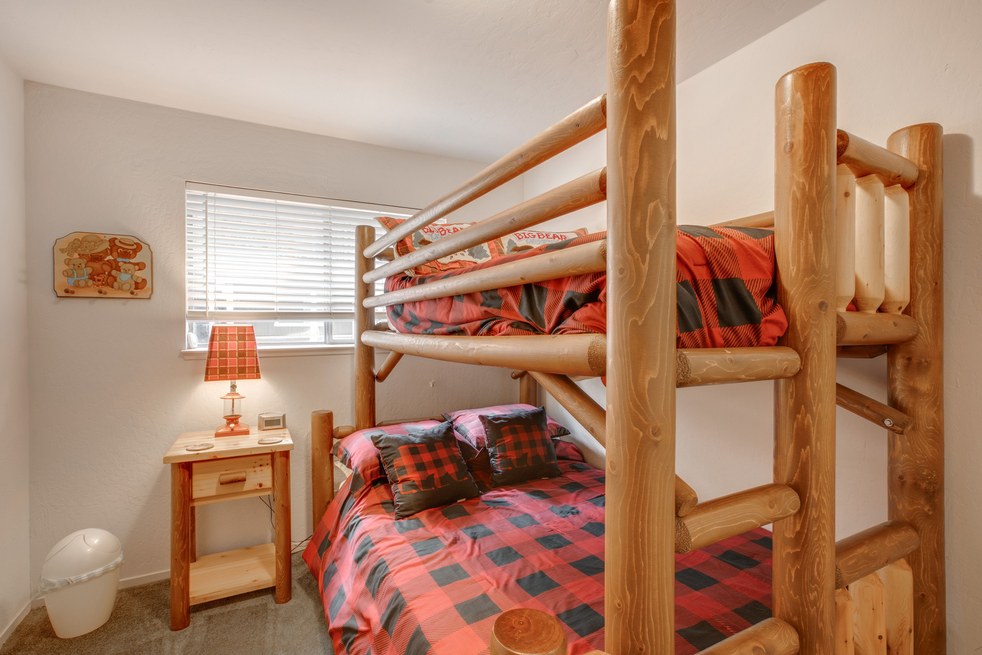 Bedroom 3 | Twin/Full Bunk Bed