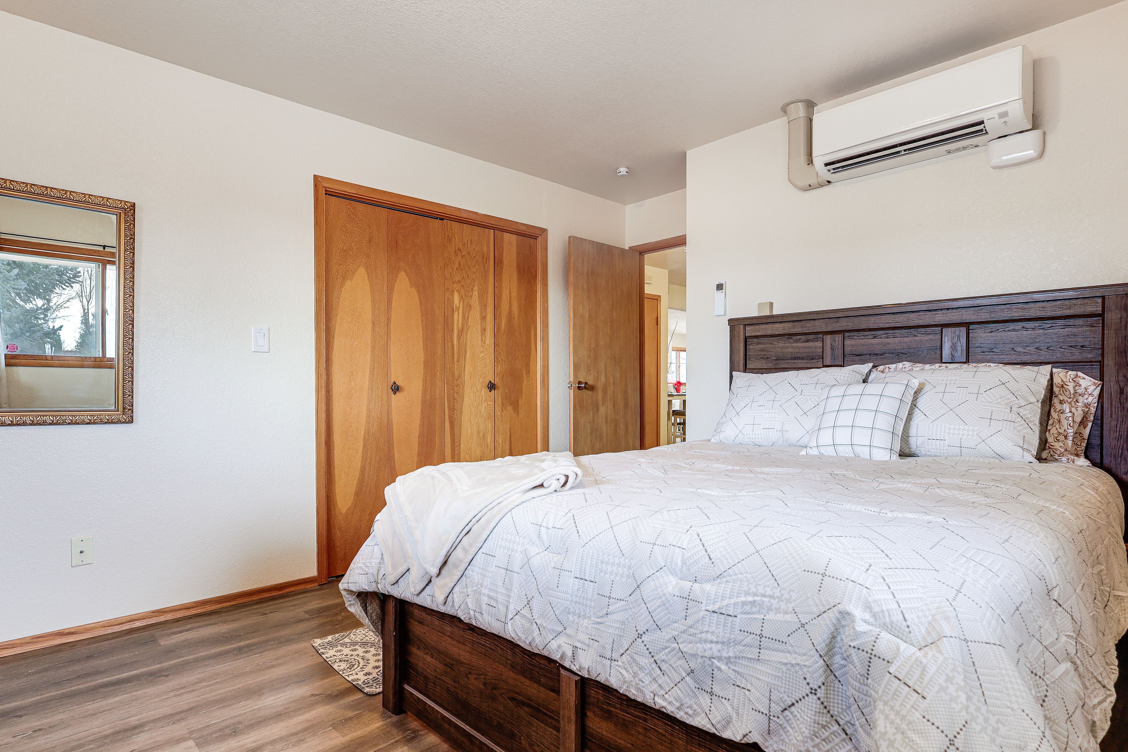 Bedroom 2 | Queen Bed