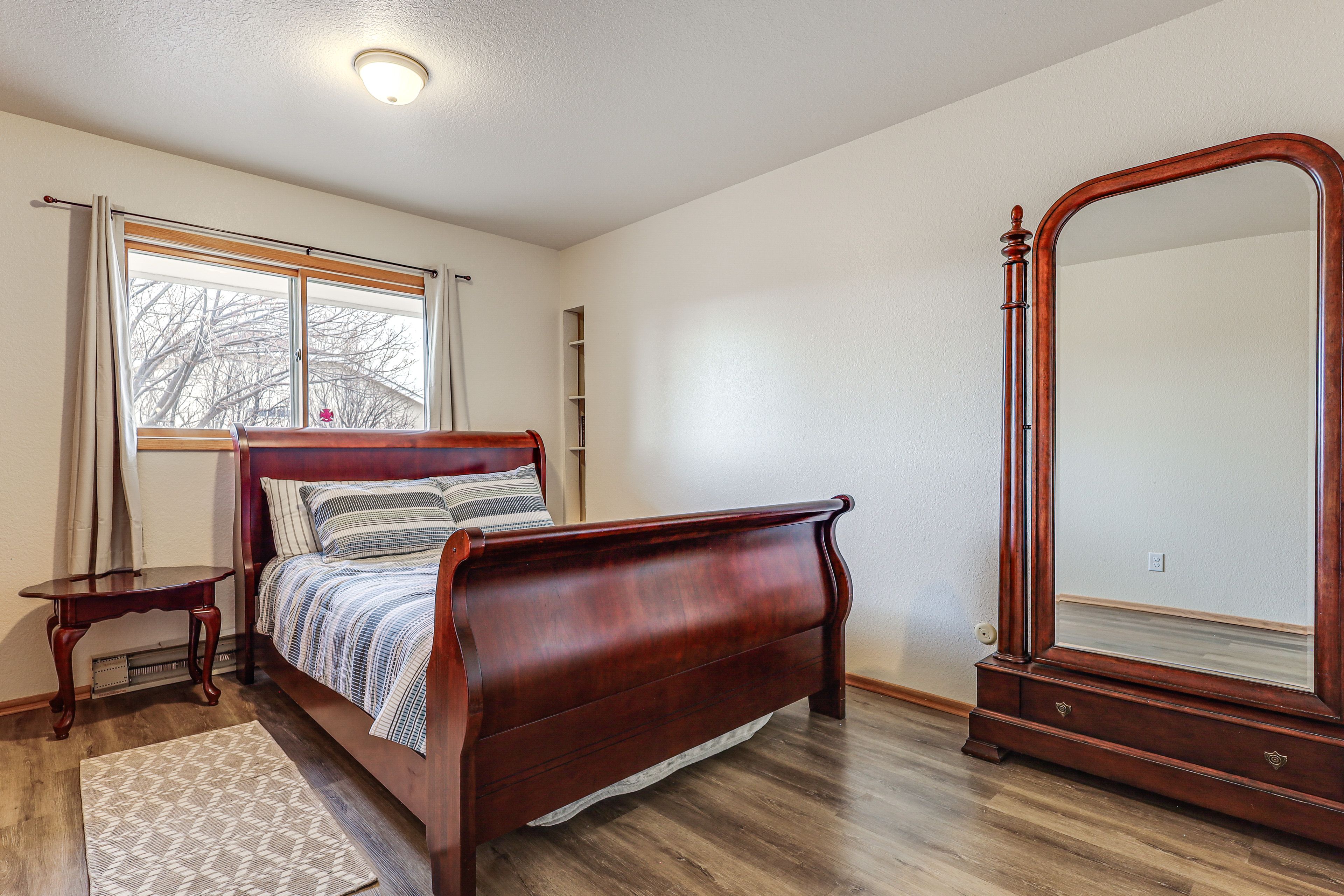 Bedroom 3 | Queen Bed