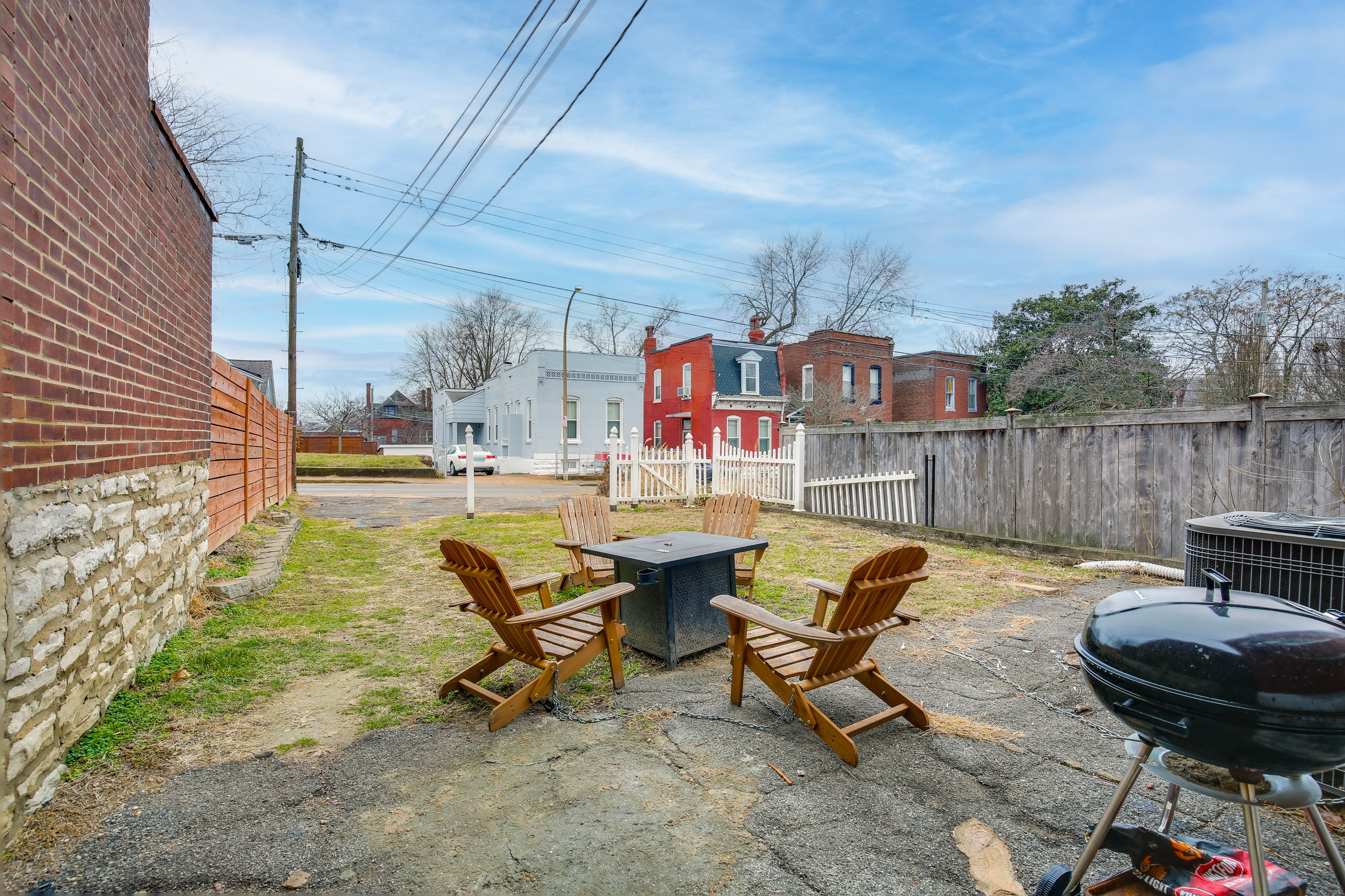 Backyard | Fire Pit | Charcoal Grill
