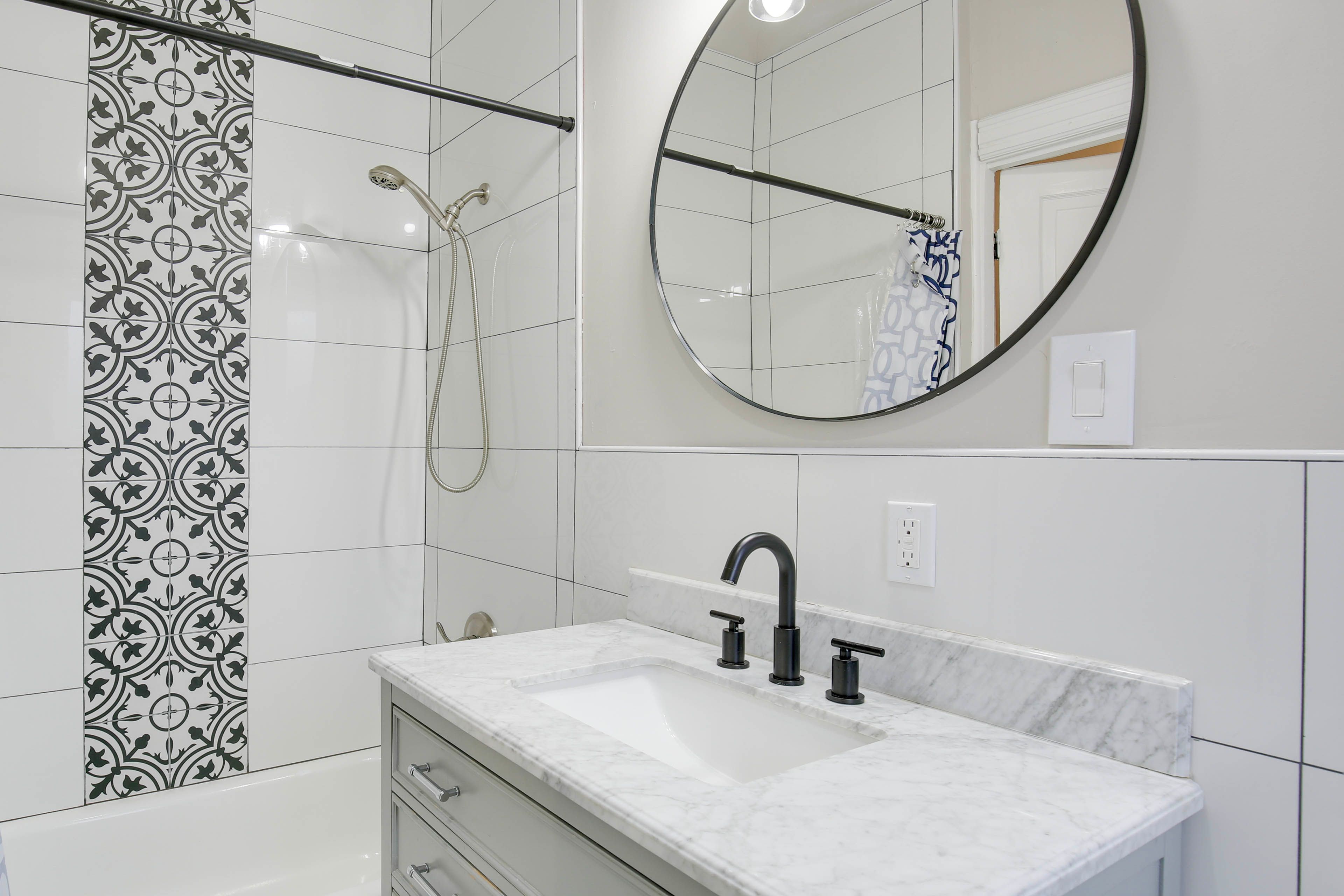 Full Bath | 2nd Floor