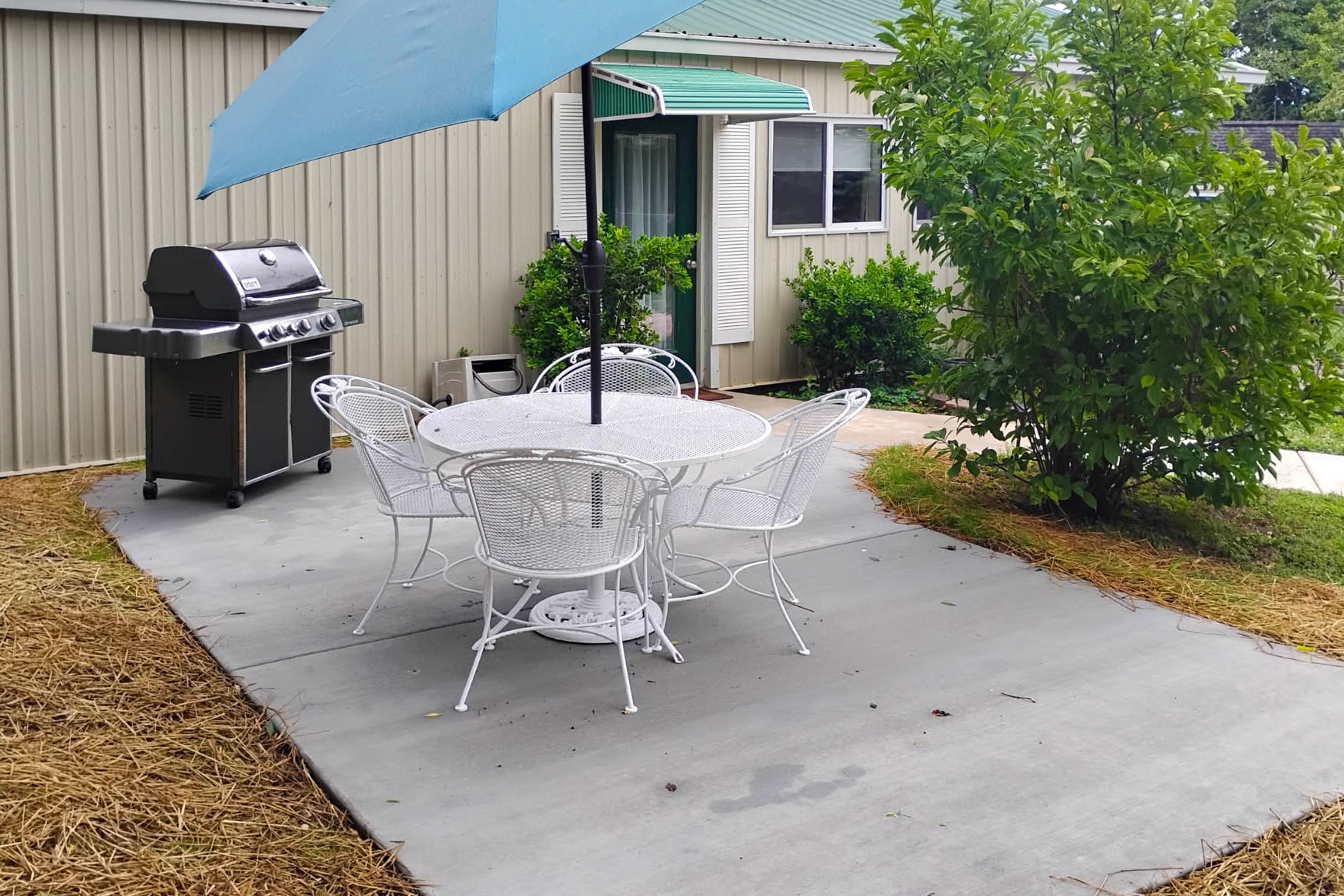 Patio | Dining Area | Grill