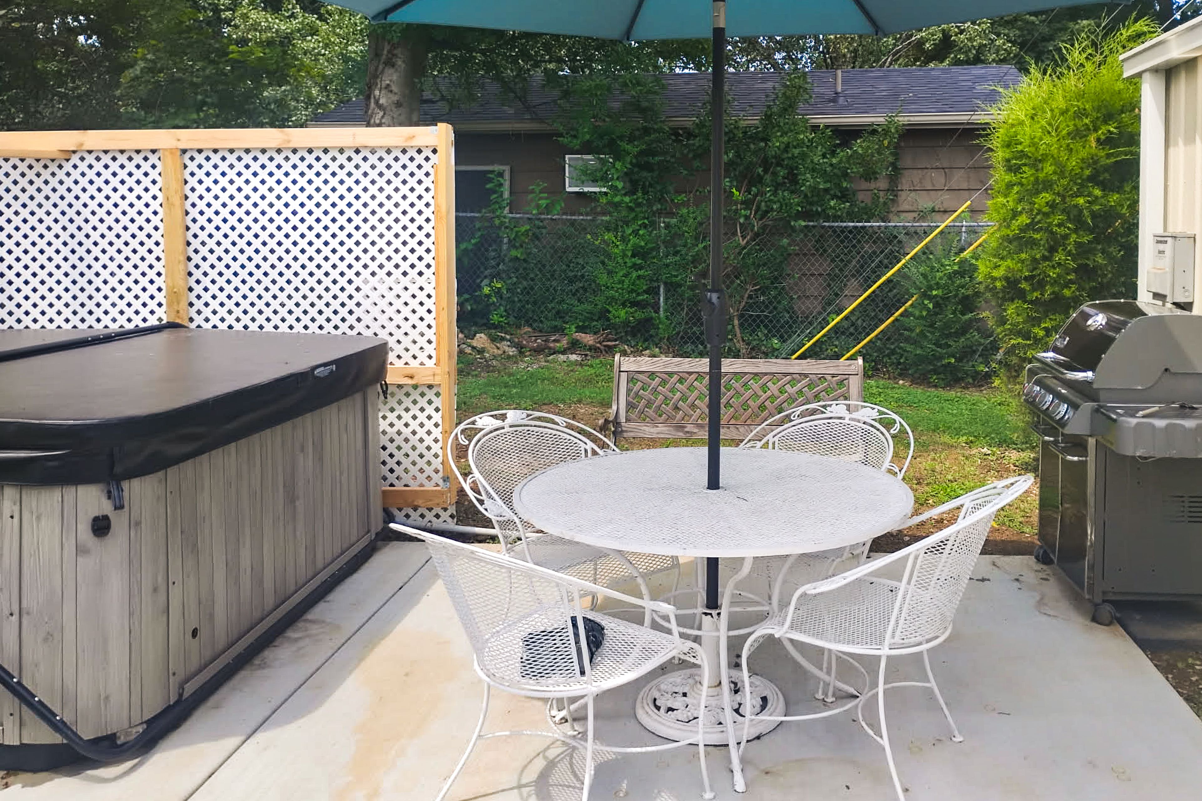 Patio w/ Hot Tub