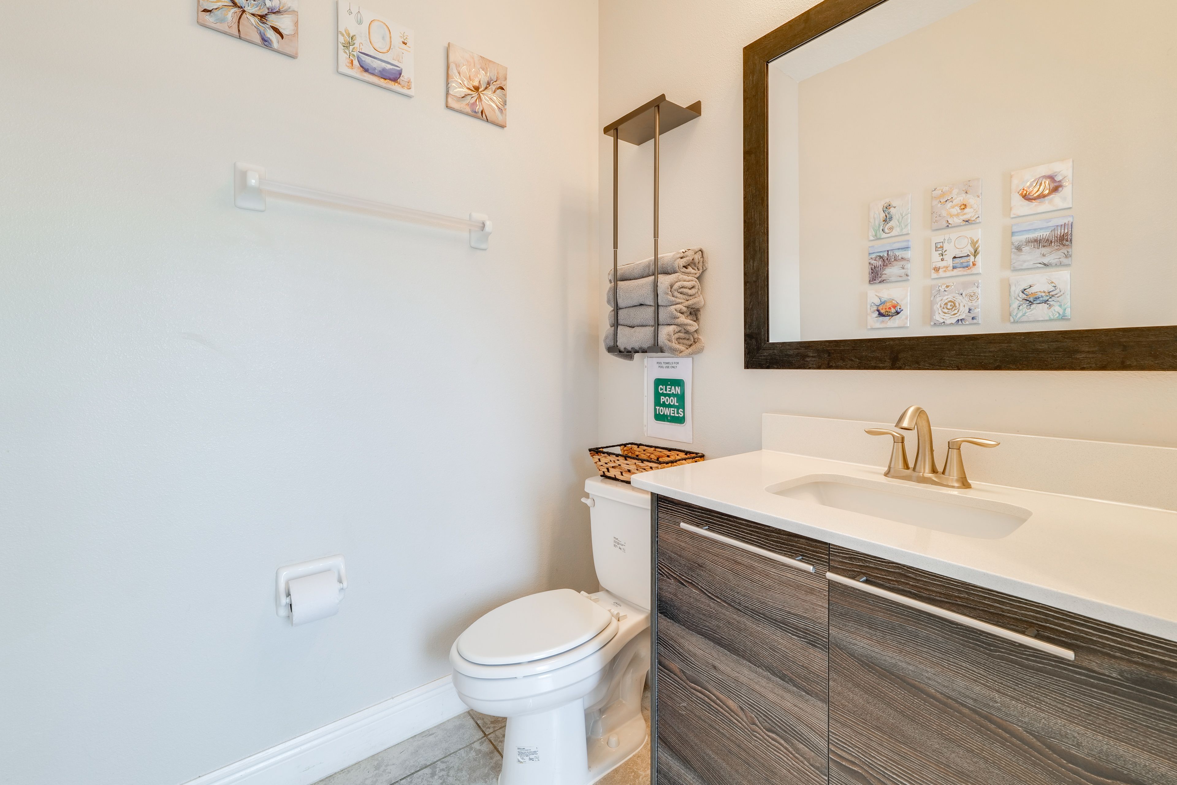 Half Bathroom | 1st Floor