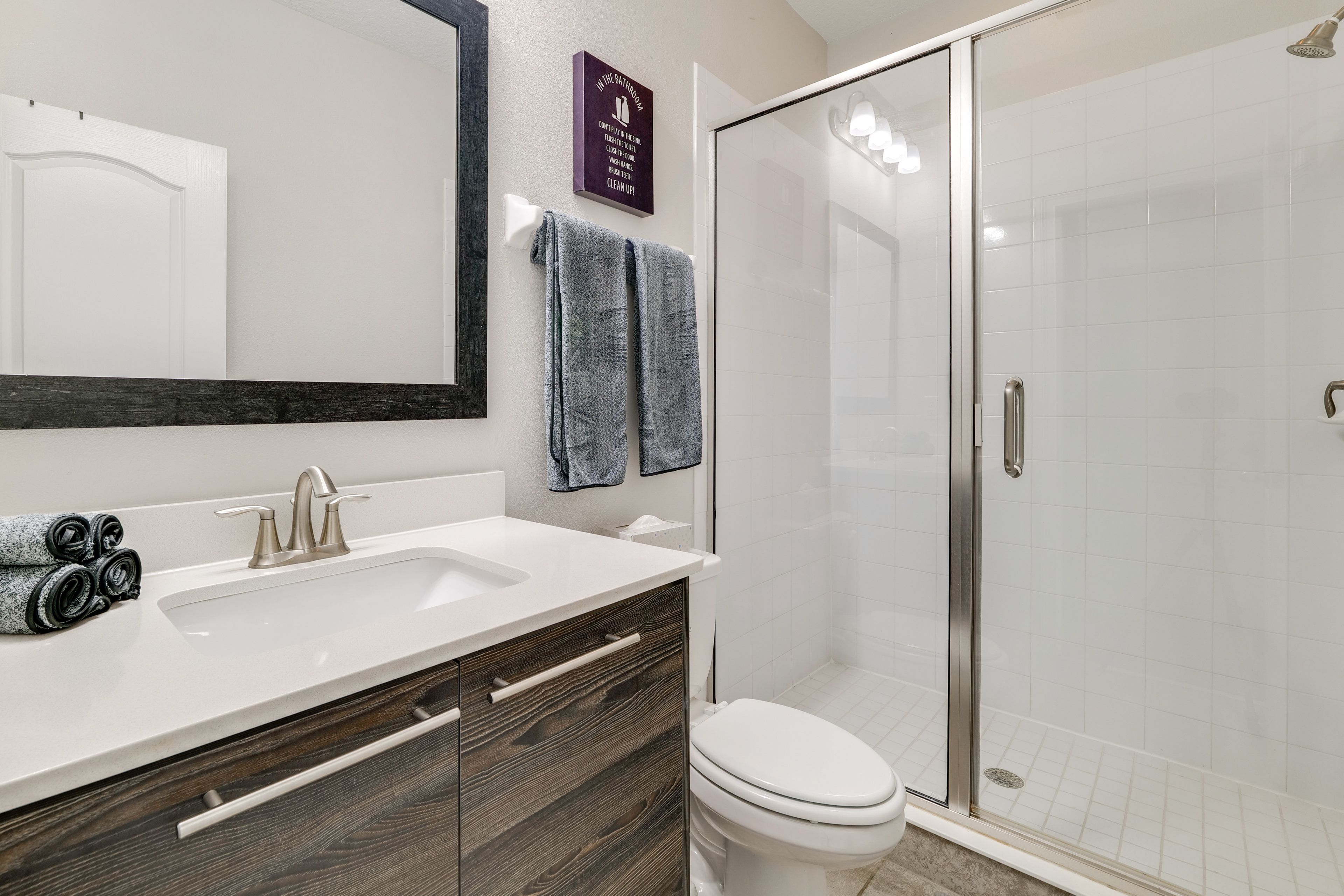 Full Bathroom | Complimentary Toiletries | 2nd Floor