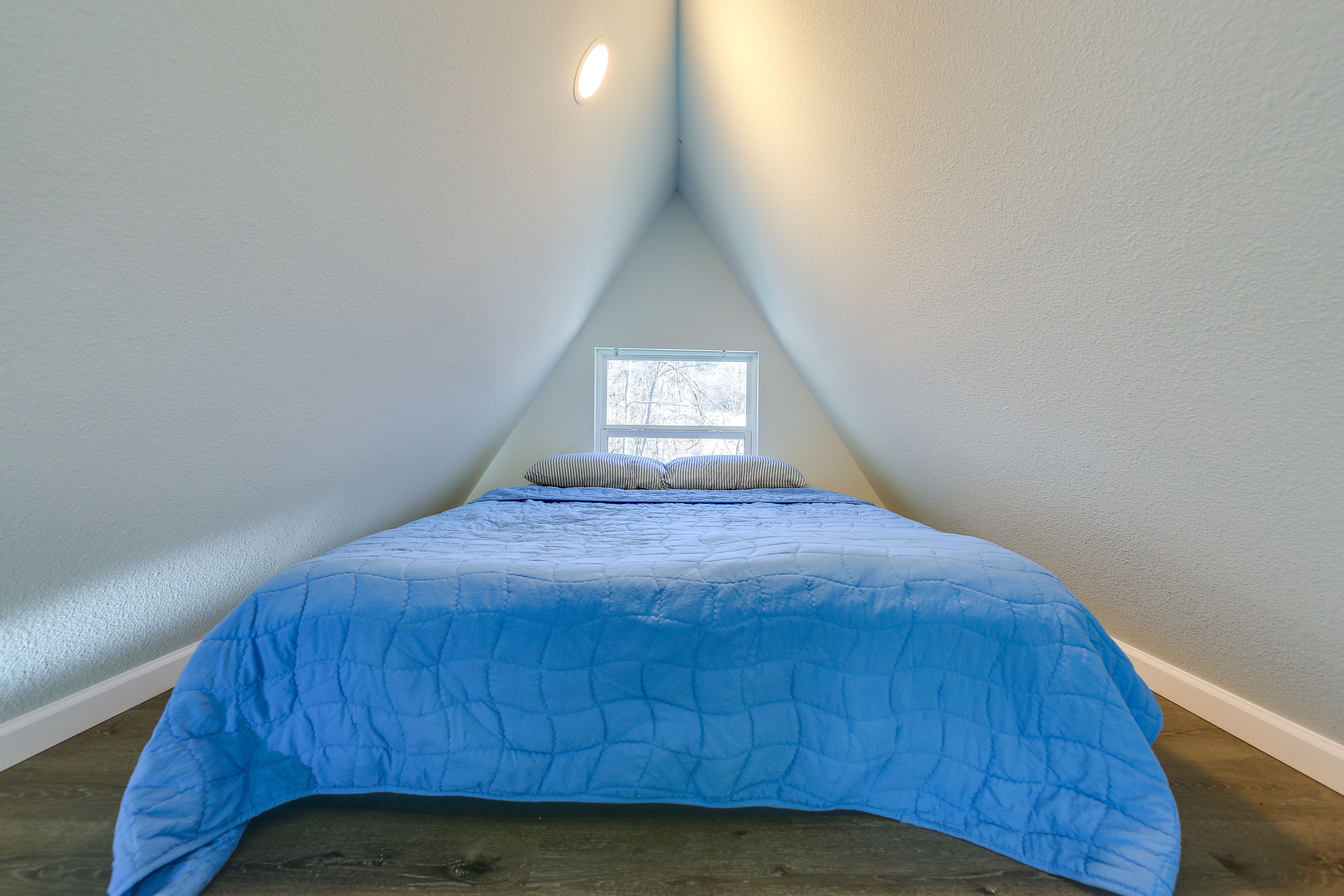 Studio Interior | Queen Bed | Loft