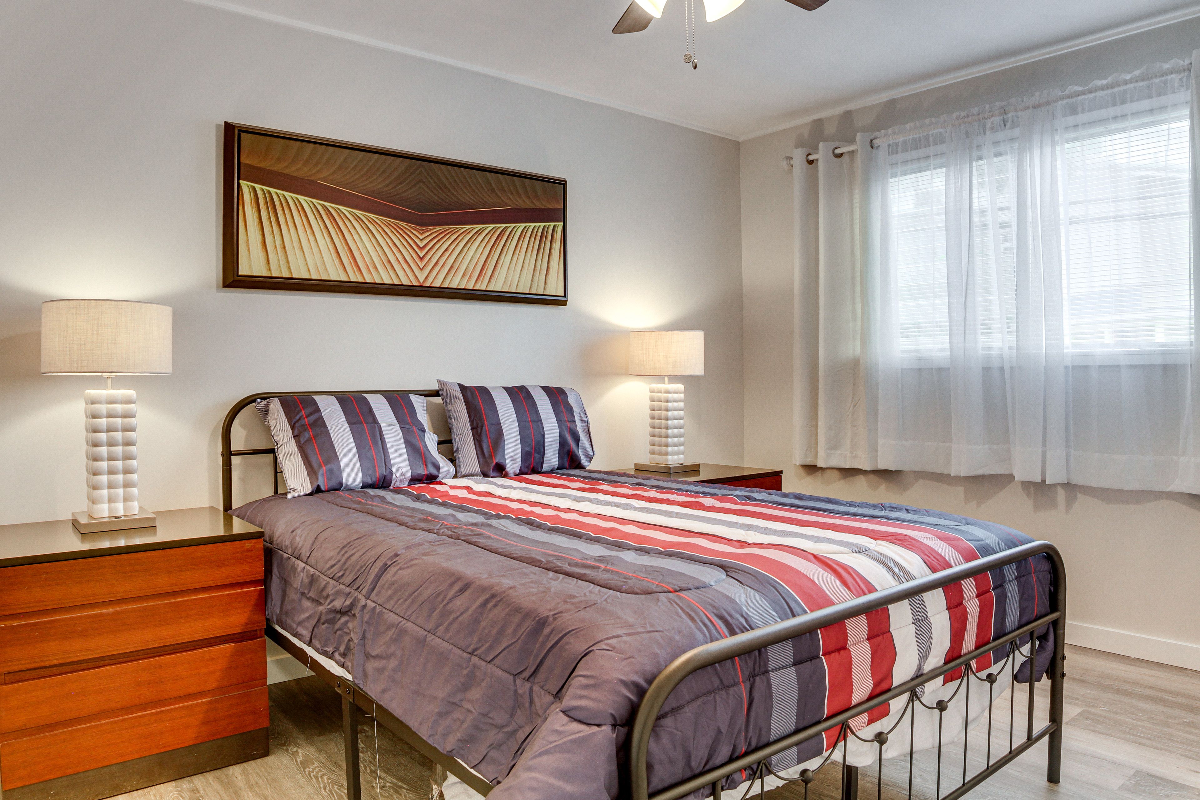 Bedroom 1 | Queen Bed