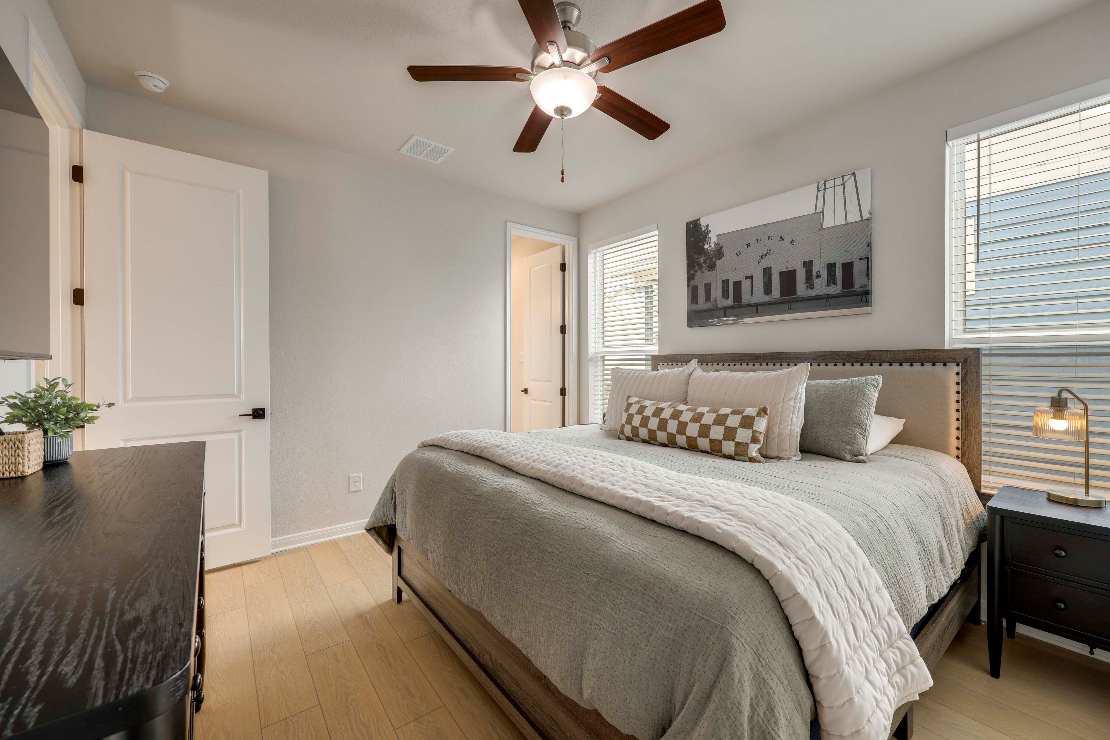 Bedroom 1 | King Bed