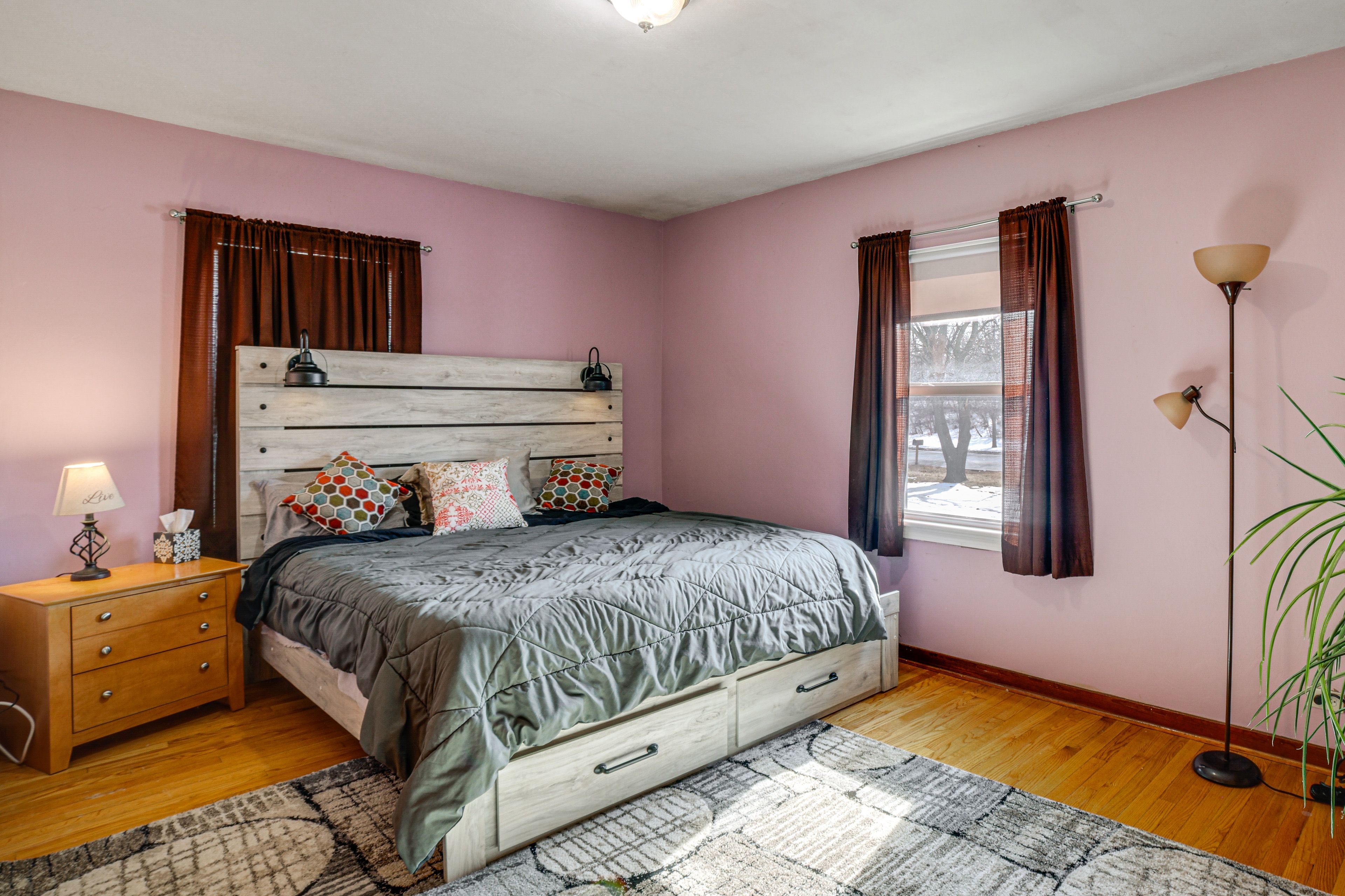 Bedroom 1 | King Bed | Main Floor