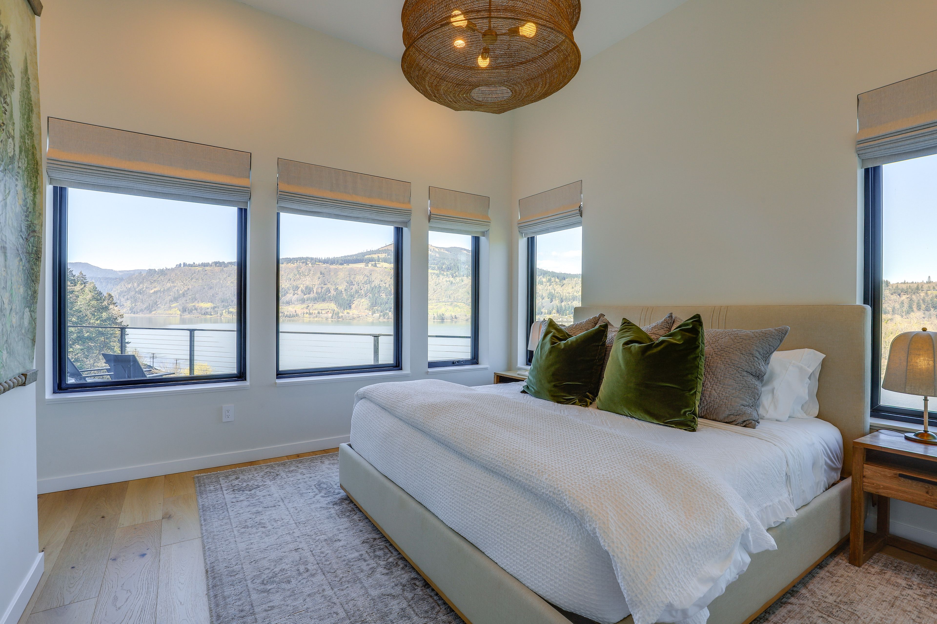 Bedroom 1 | King Bed | 1st Floor