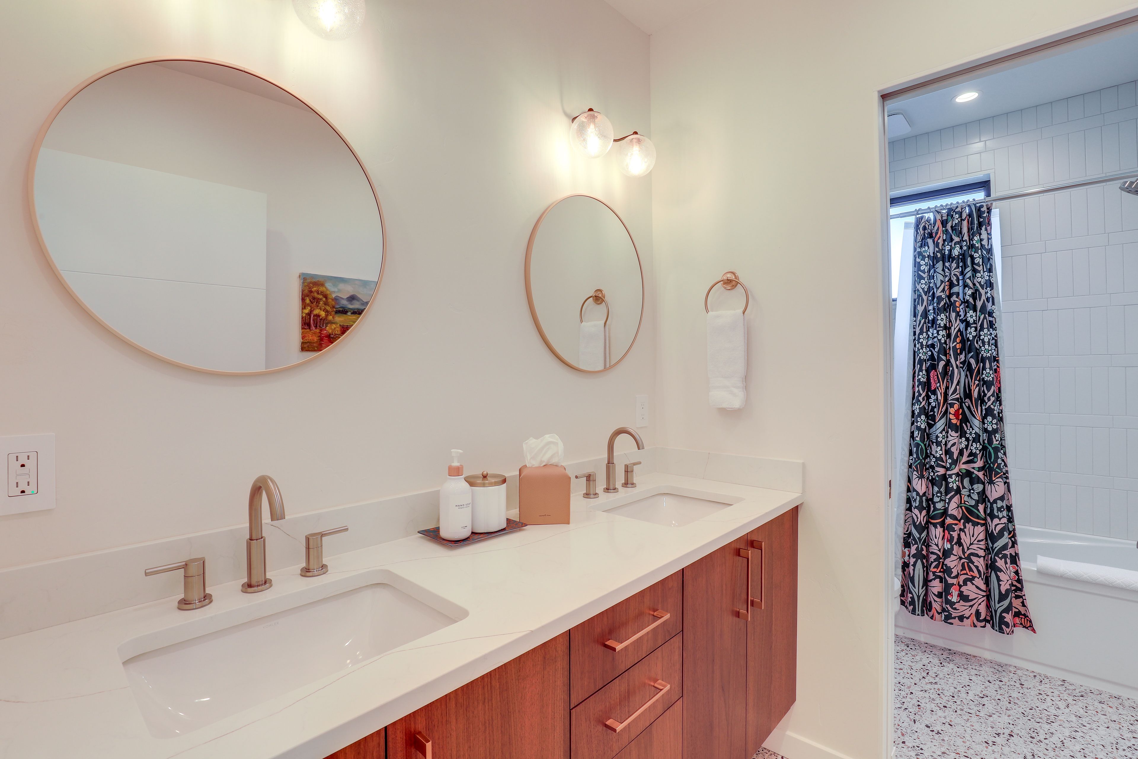 Full Bathroom | 2nd Floor