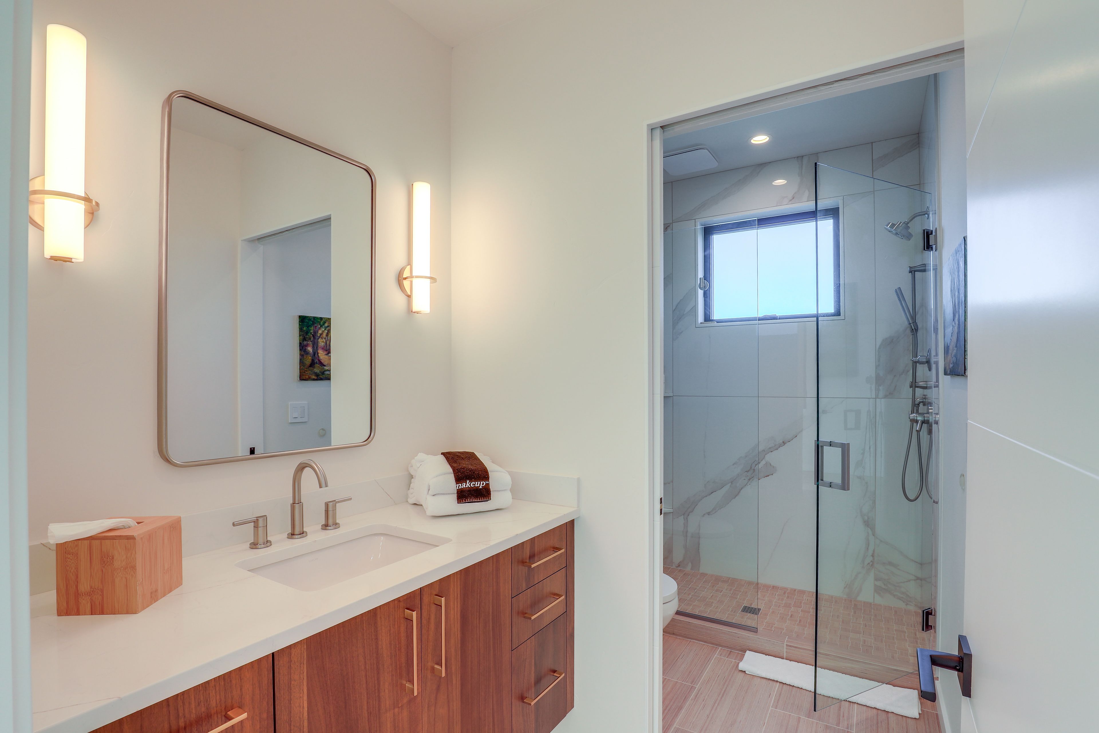 Full Bathroom | 2nd Floor