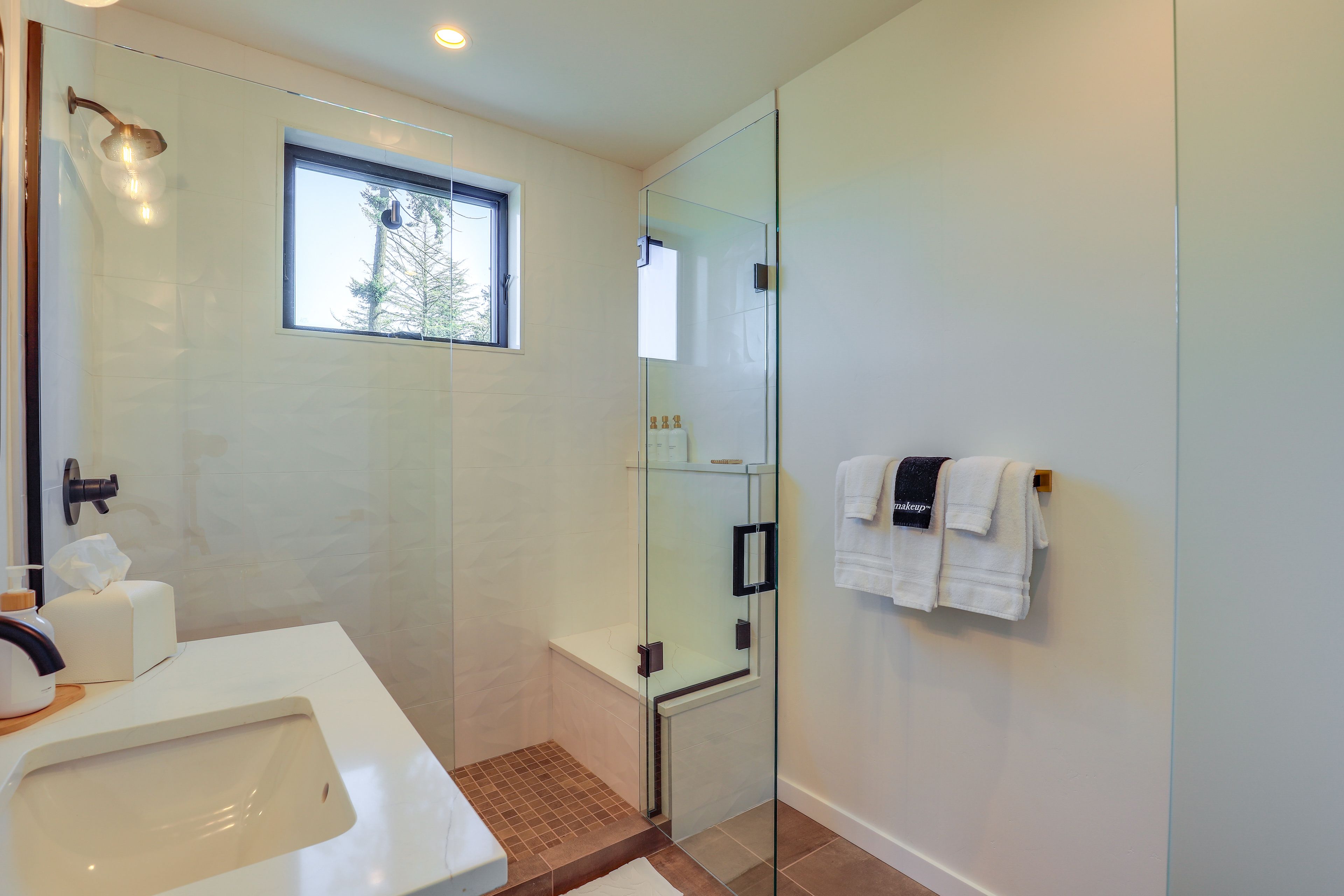 Full Bathroom | 2nd Floor