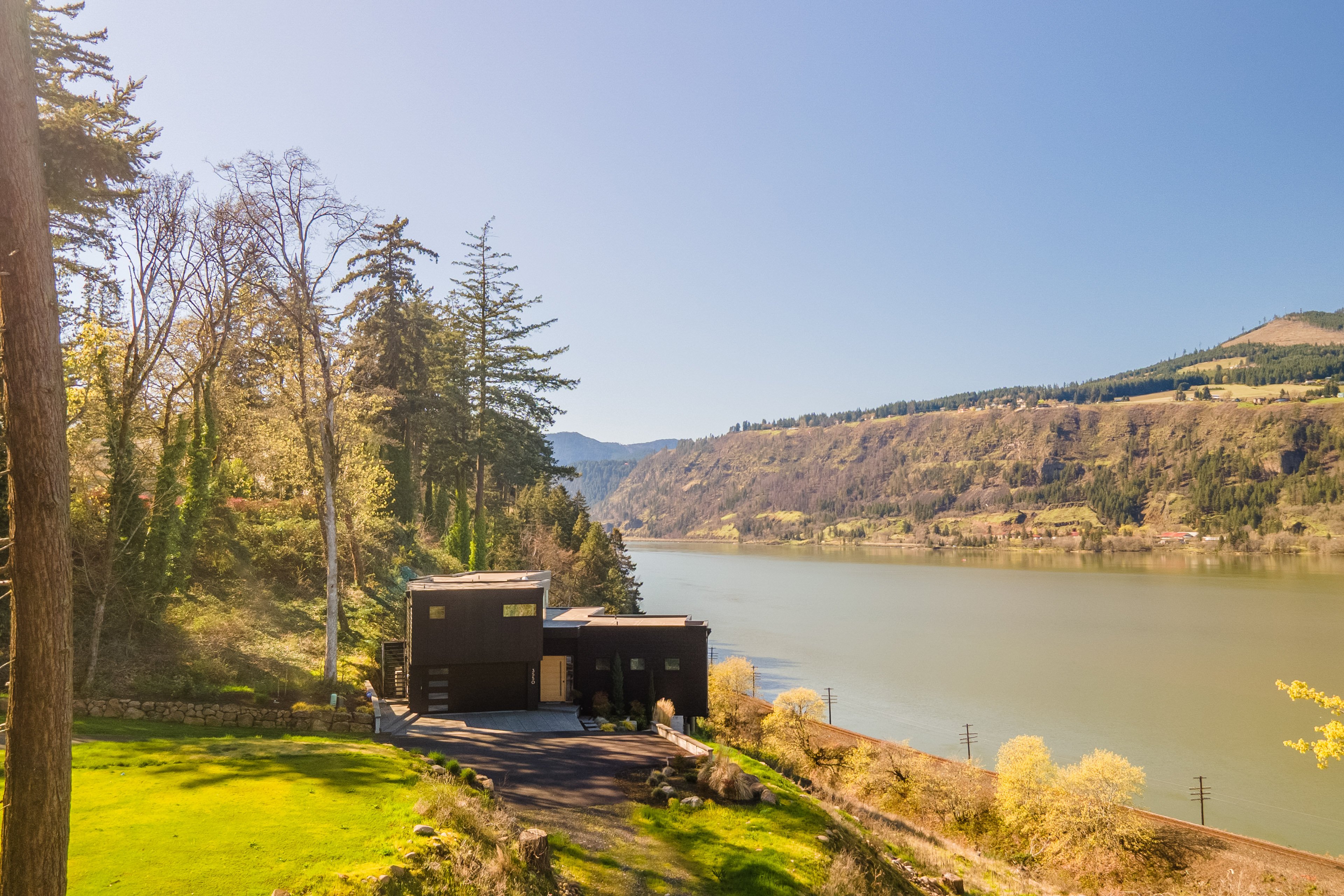 Modern Riverfront Retreat with Unforgettable Views