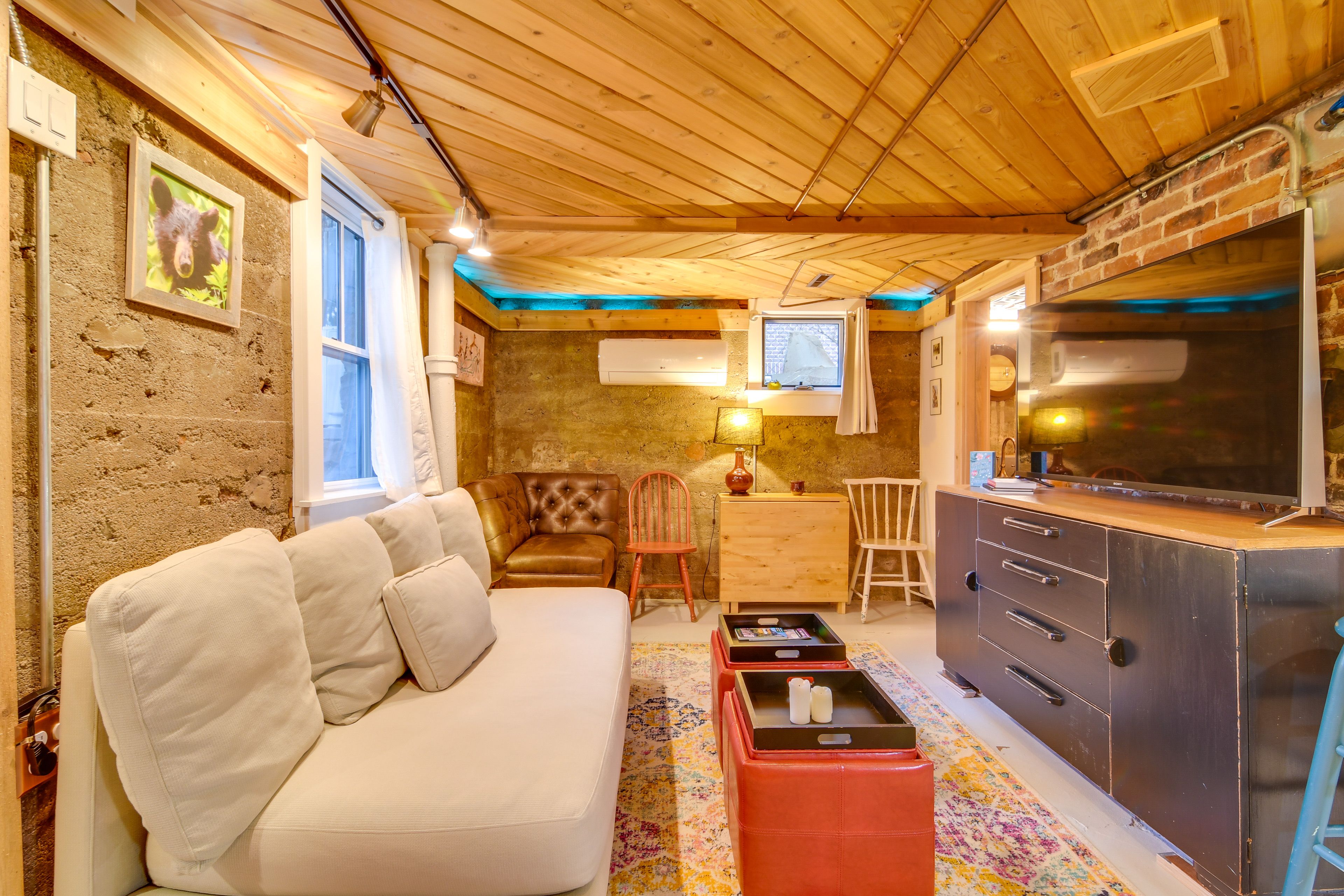 Living Area | Smart TV | Books