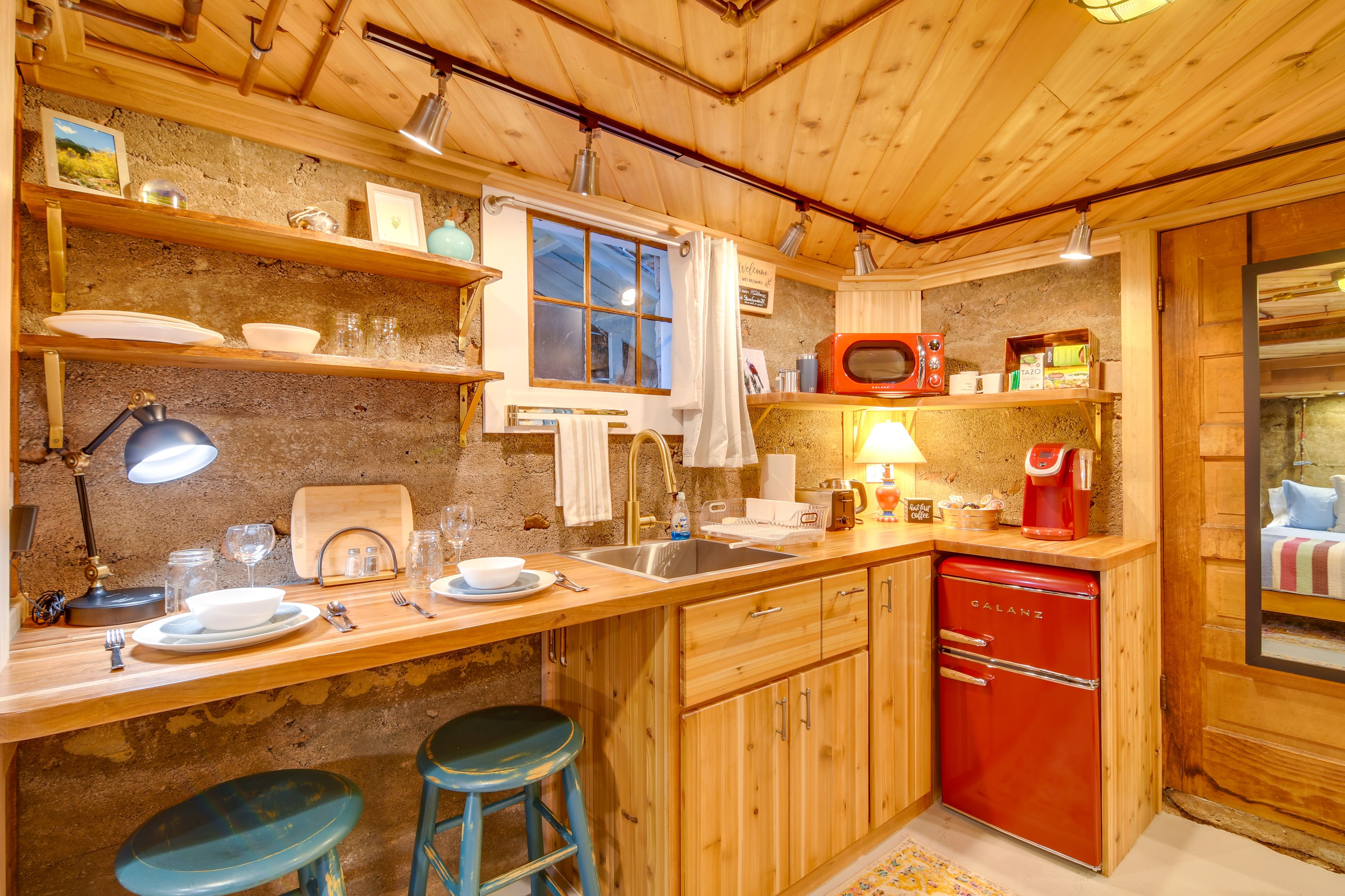 Dining Bar | Kitchenette