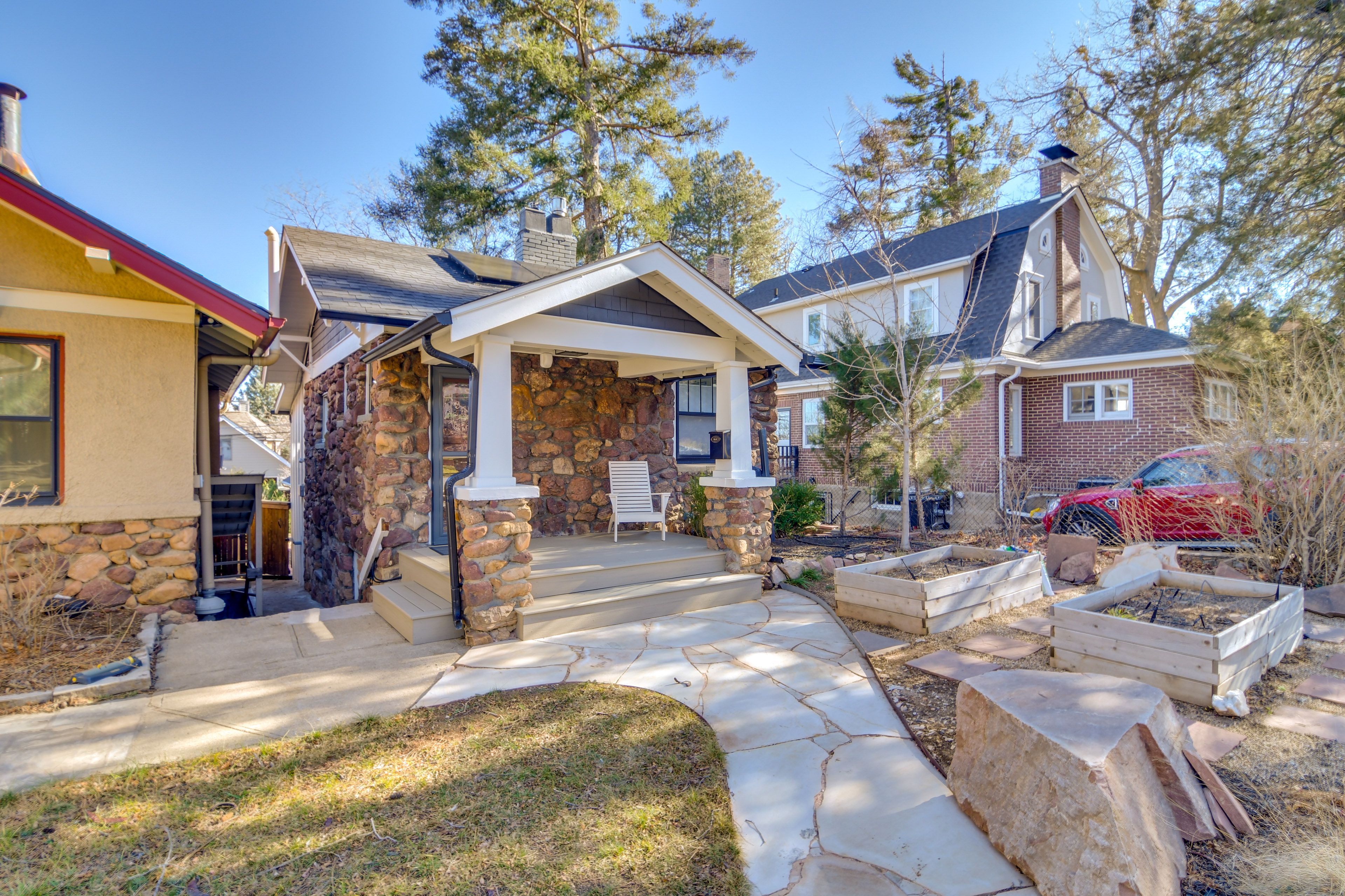 Studio Exterior | Alley Parking (1 Vehicle)