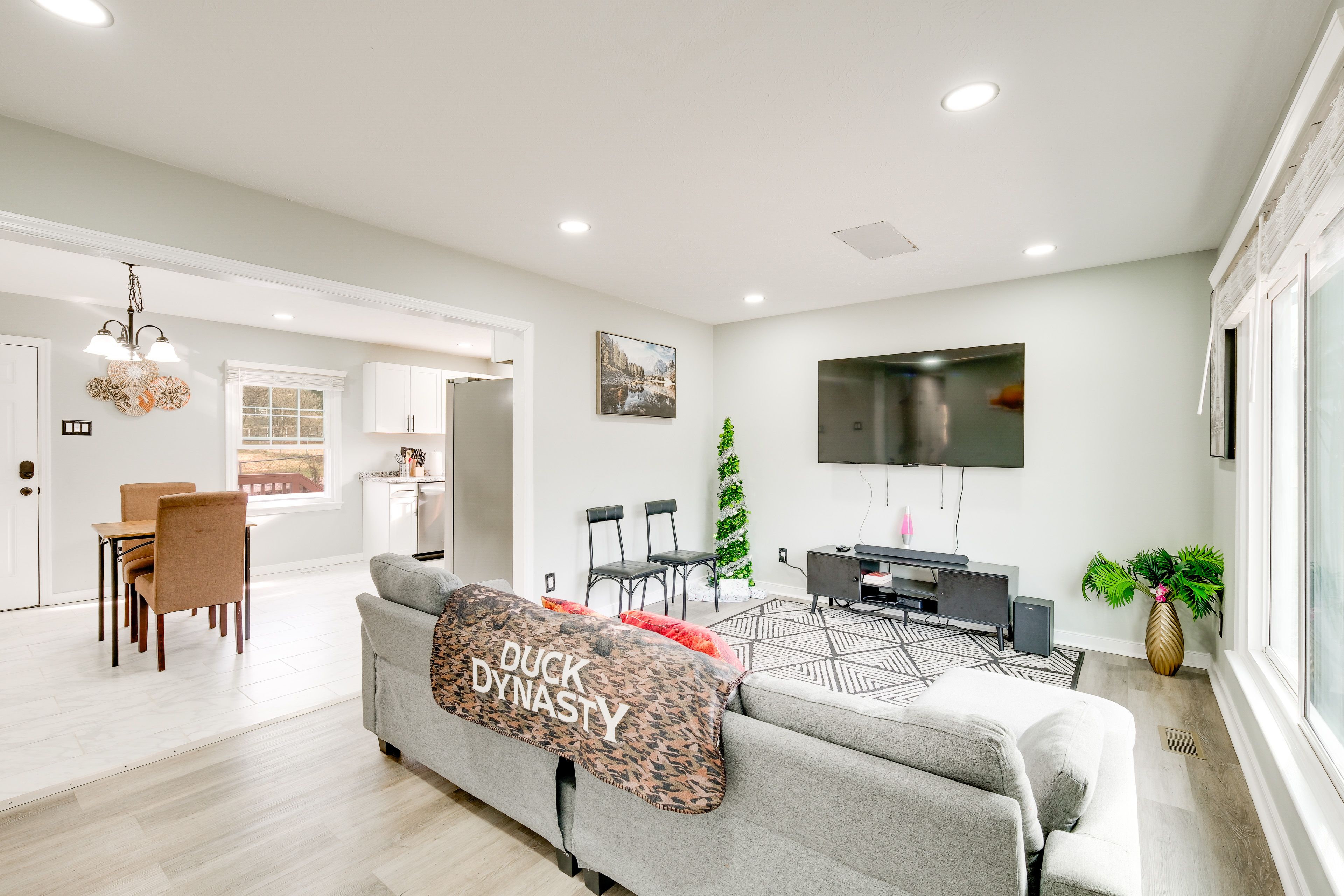 Richmond Vacation Rental | 3BR | 2BA | Steps Required | 1,050 Sq Ft