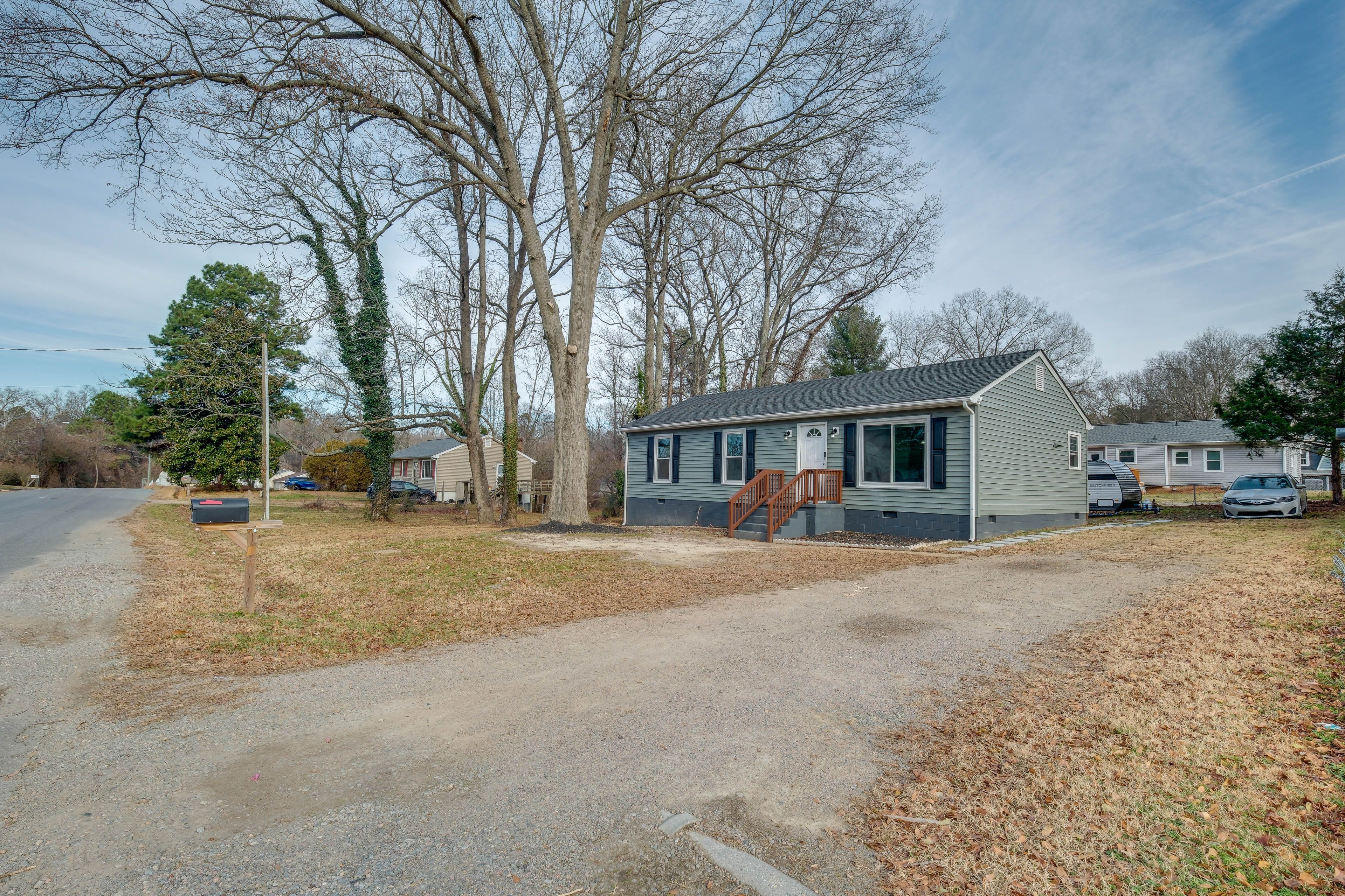 Parking | Driveway (6 Vehicles) | Street Parking | Trailer Parking