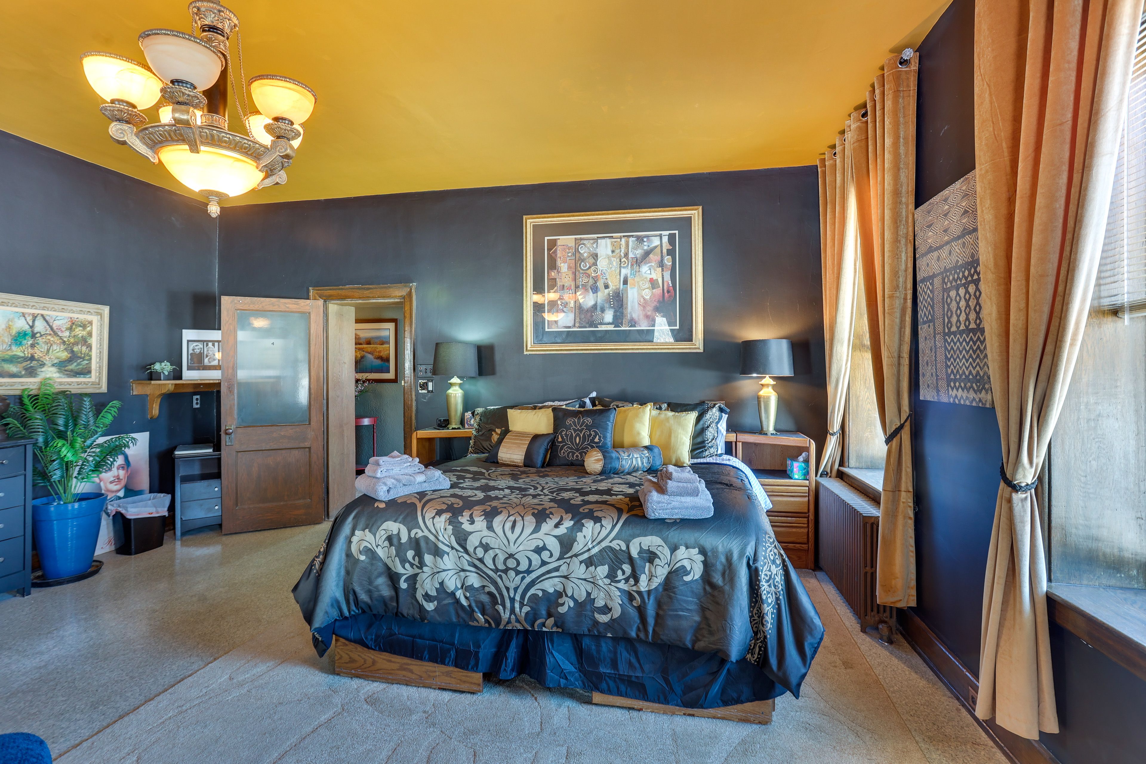 Bedroom 1 | King Bed | Main Level