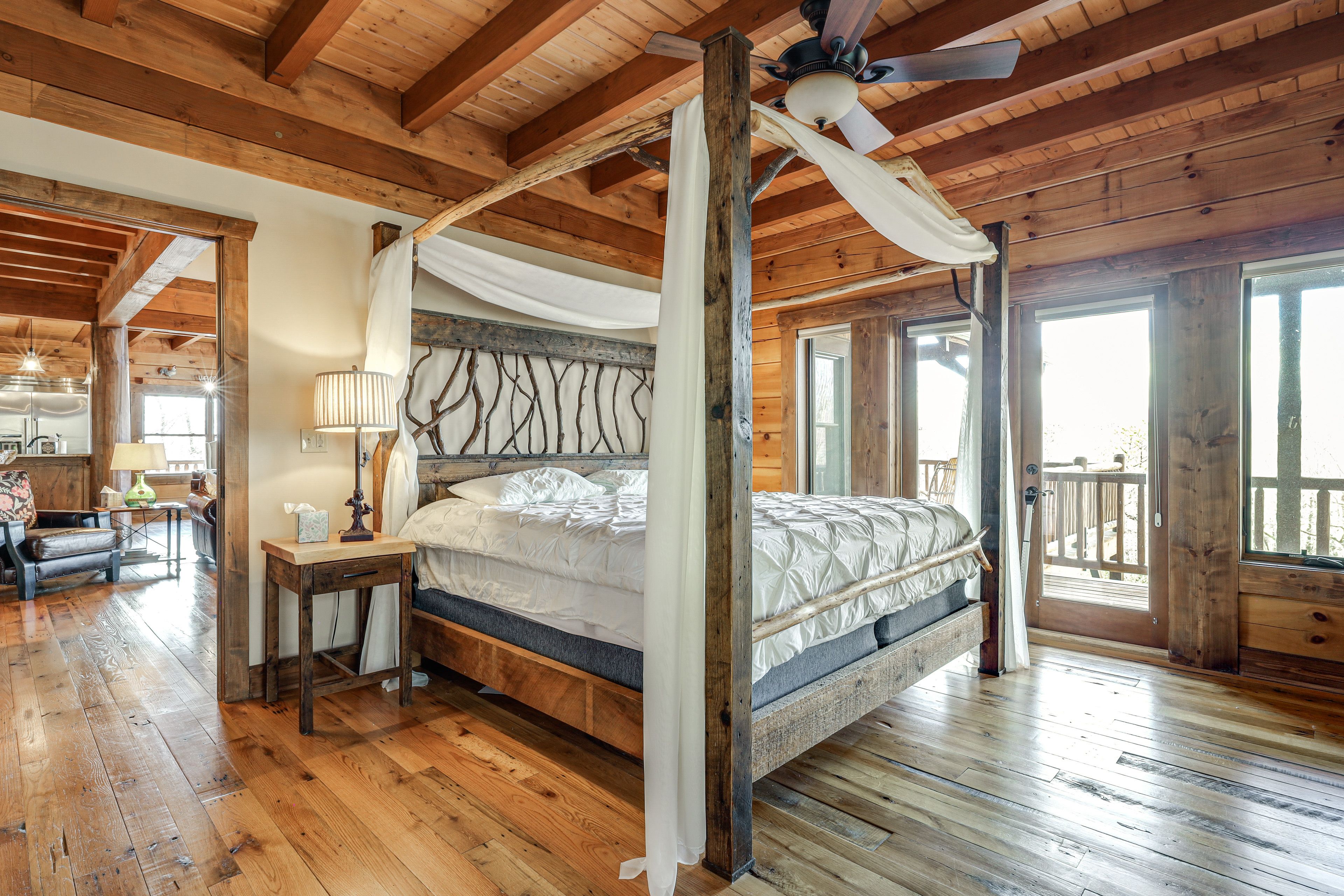 Bedroom 1 | King Bed | Main Floor | En-Suite Bathroom