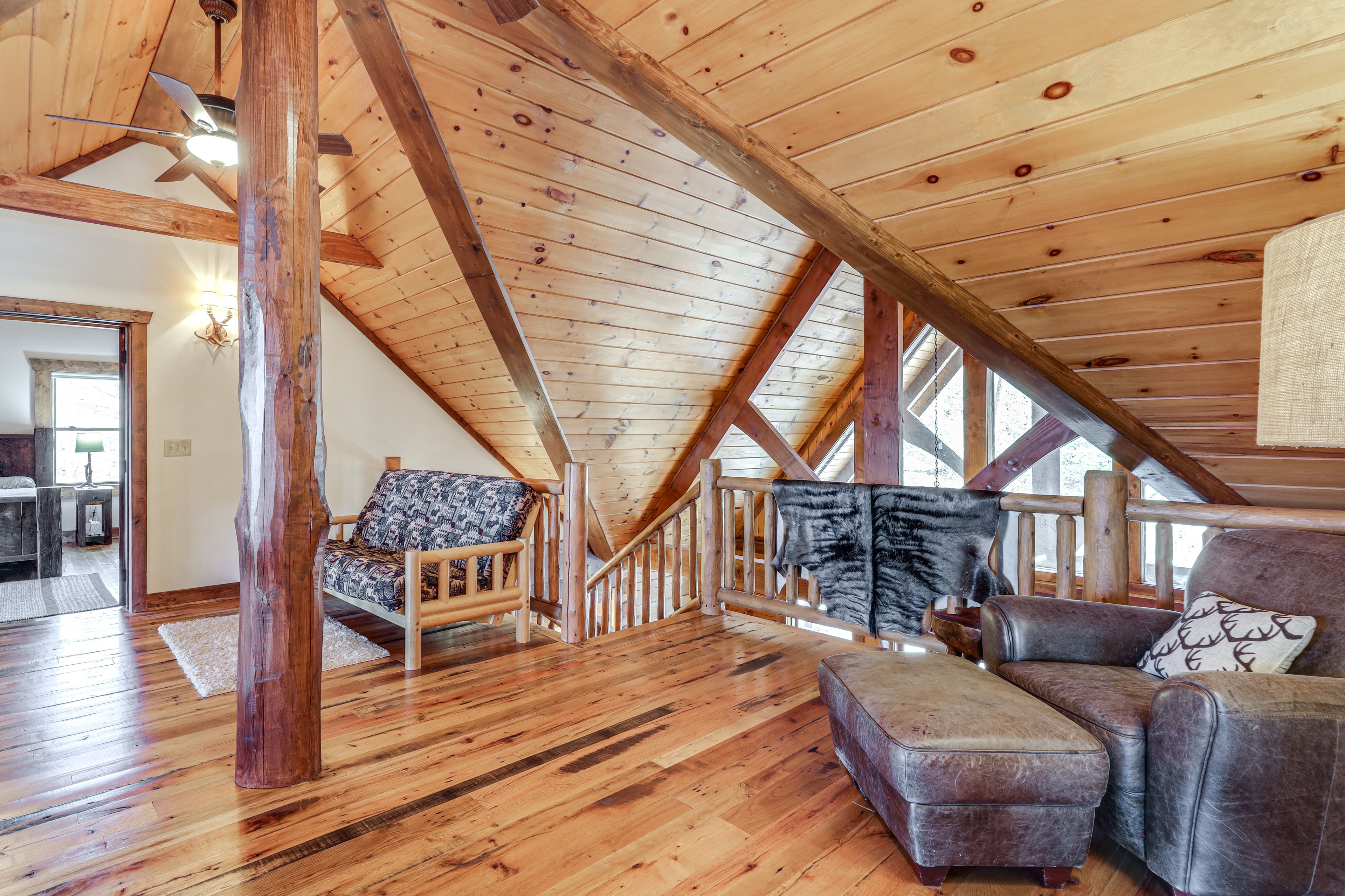 Loft | Seating Area | 2nd Floor