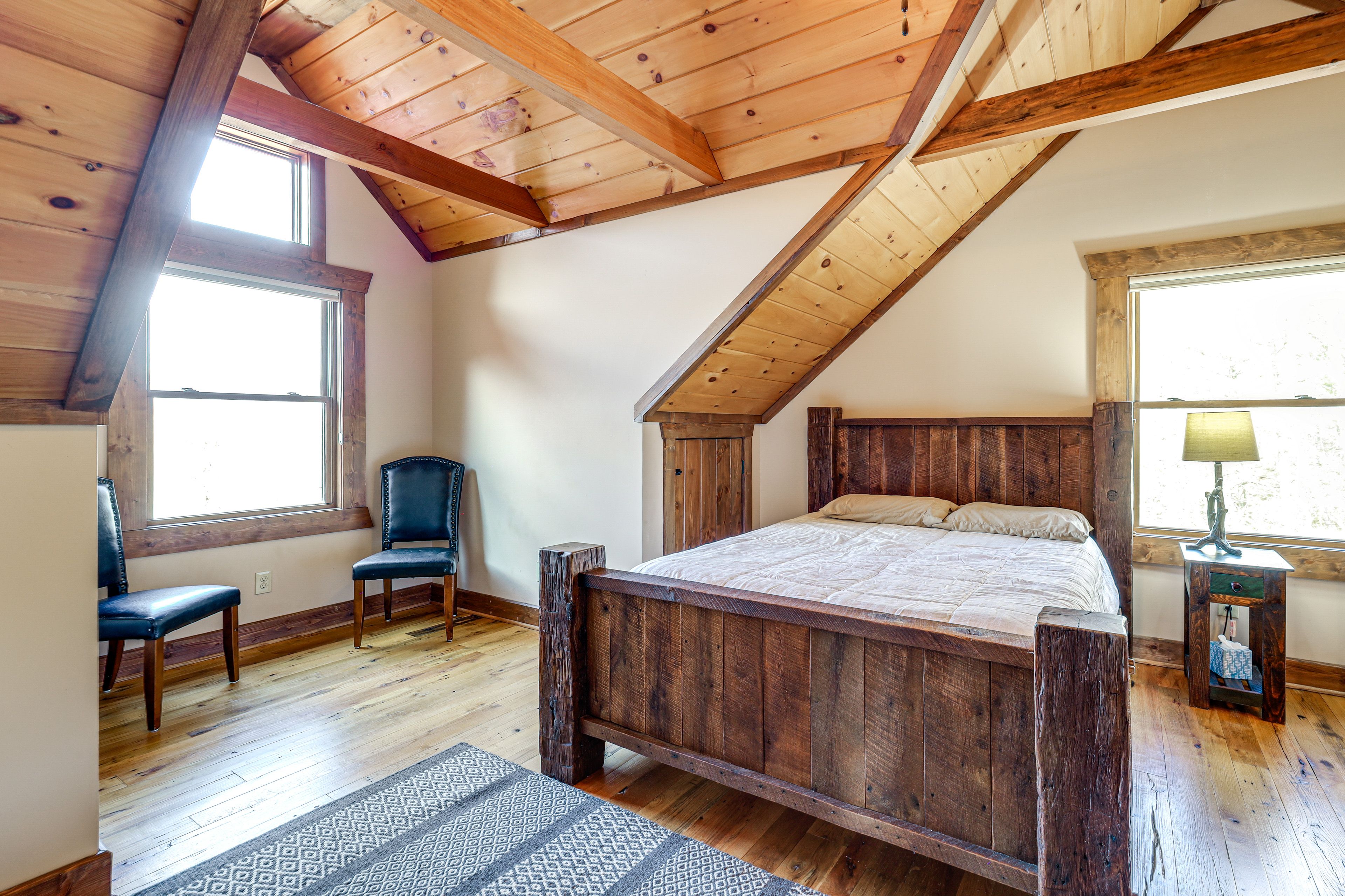 Bedroom 2 | Queen Bed | En-Suite Bathroom | 2nd Floor