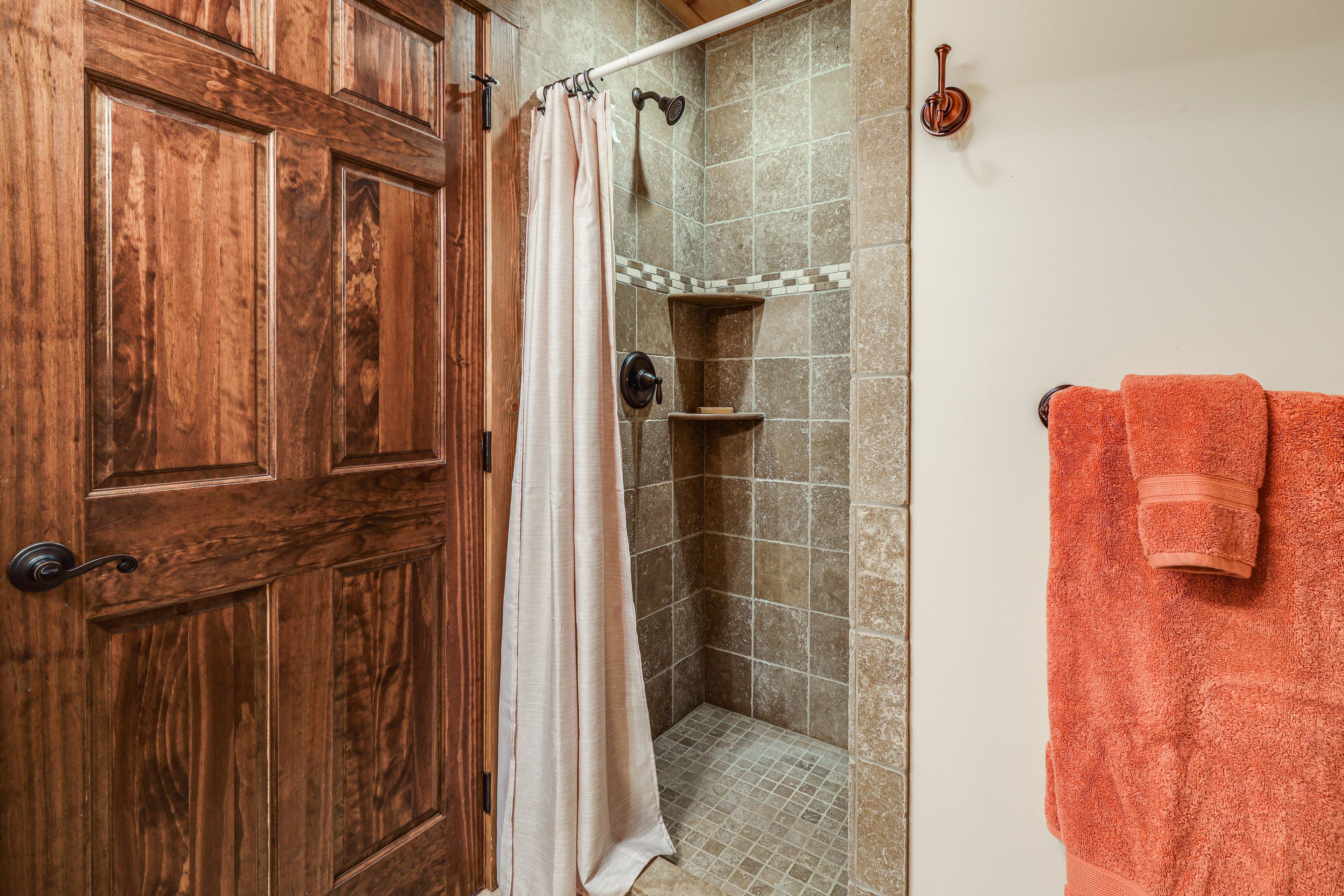 En-Suite Bathroom | 2nd Floor