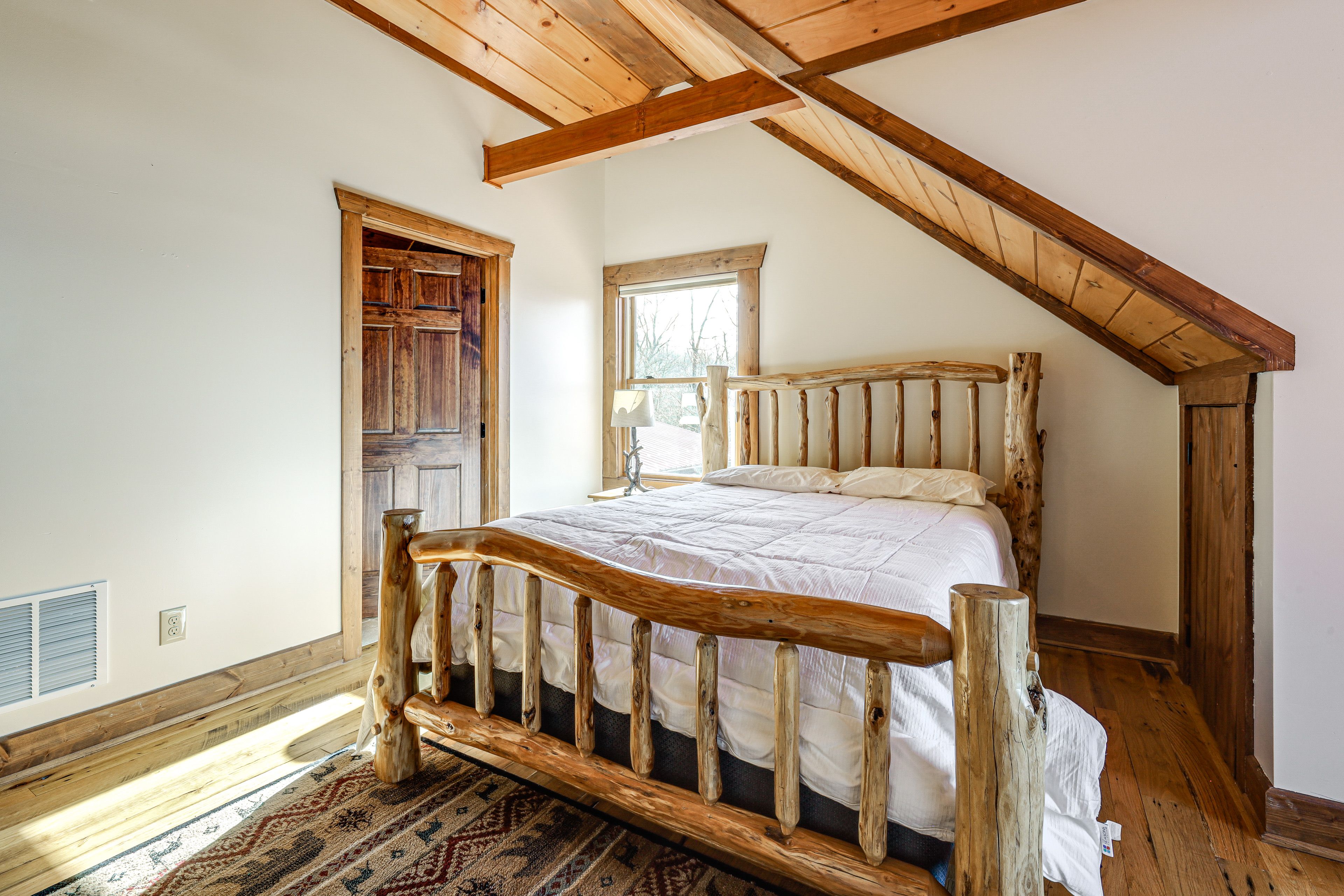 Bedroom 3 | Queen Bed | En-Suite Bathroom | 2nd Floor