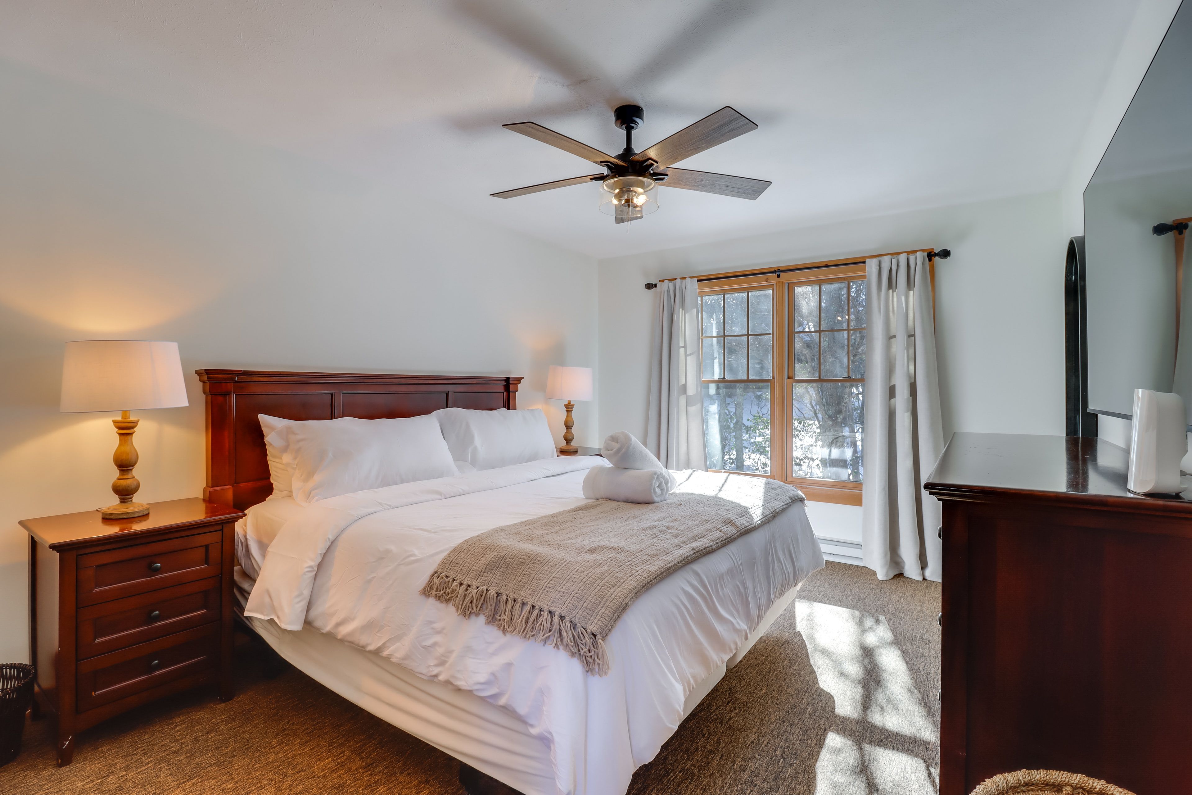 Bedroom 2 | King Bed | 2nd Floor